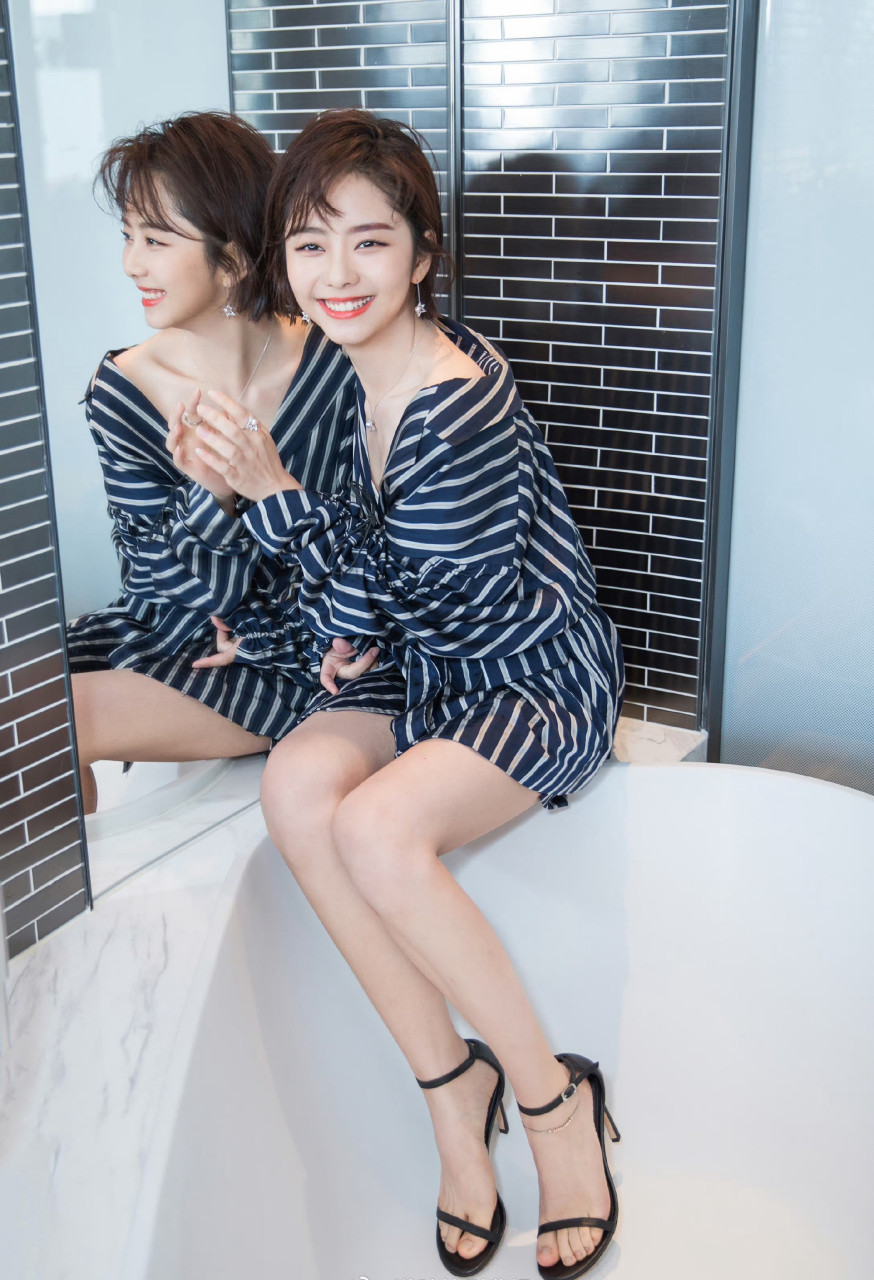 谭松韵,好看的美腿图集