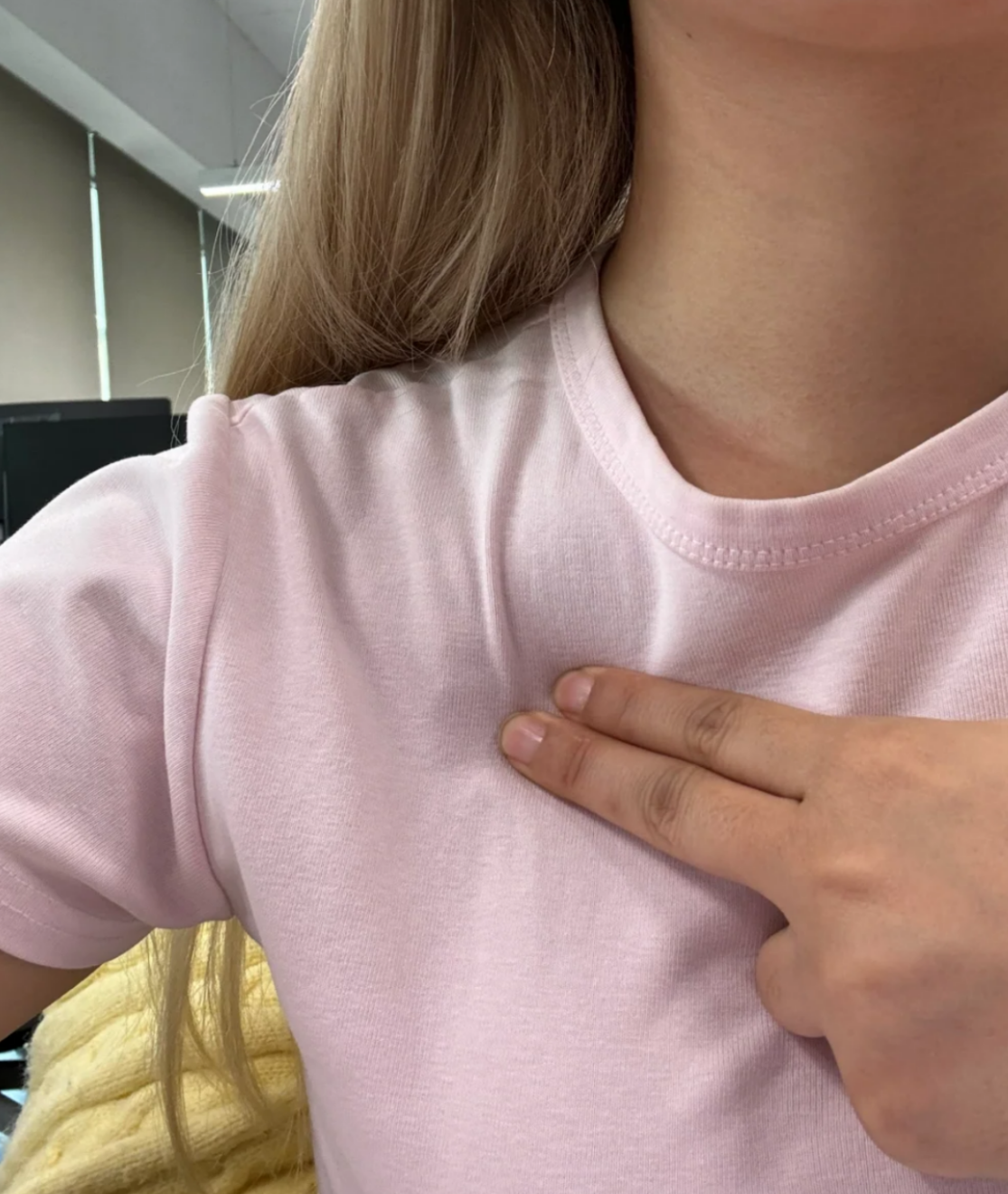 右锁骨下一寸疼痛常见原因有外伤,肌肉损伤,肋软骨炎,肋间神经炎和