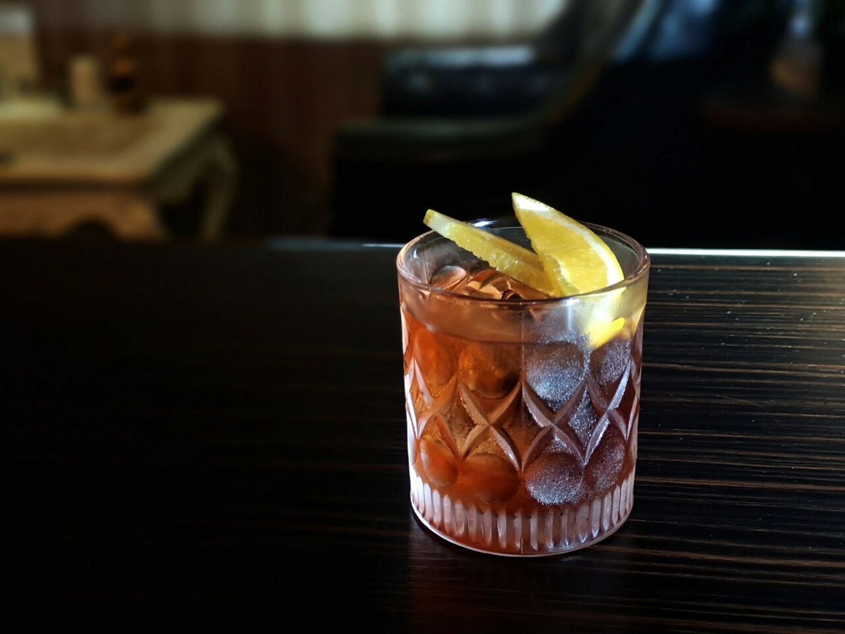 据说改版自经典鸡尾酒americano(美国佬),将原有的苏打水换成金酒.