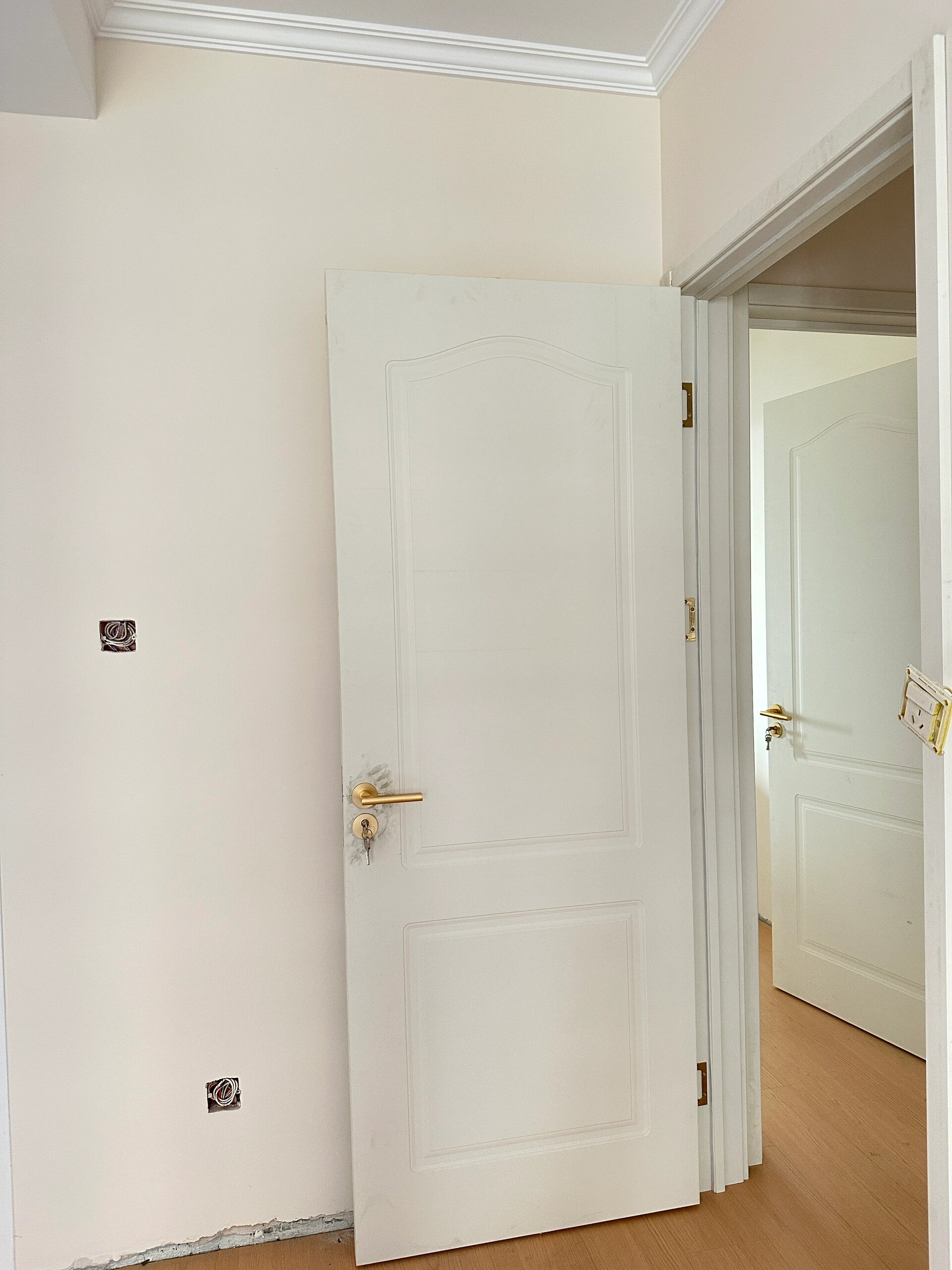 原相机下月牙白木门太仙了