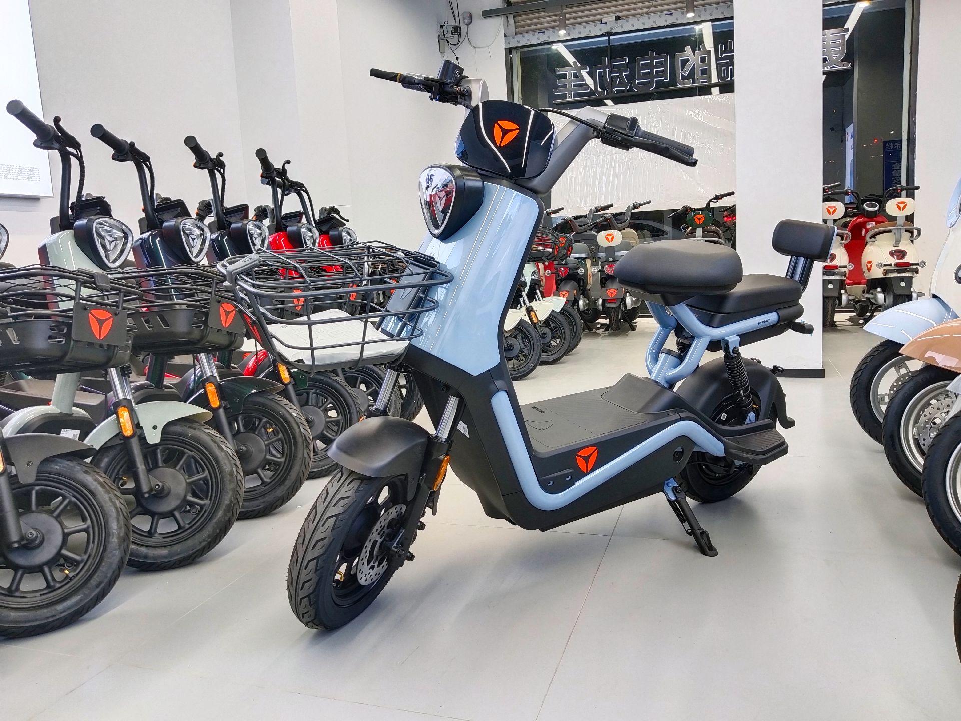 雅迪冠能"领锐"标配60v23a石墨烯电池