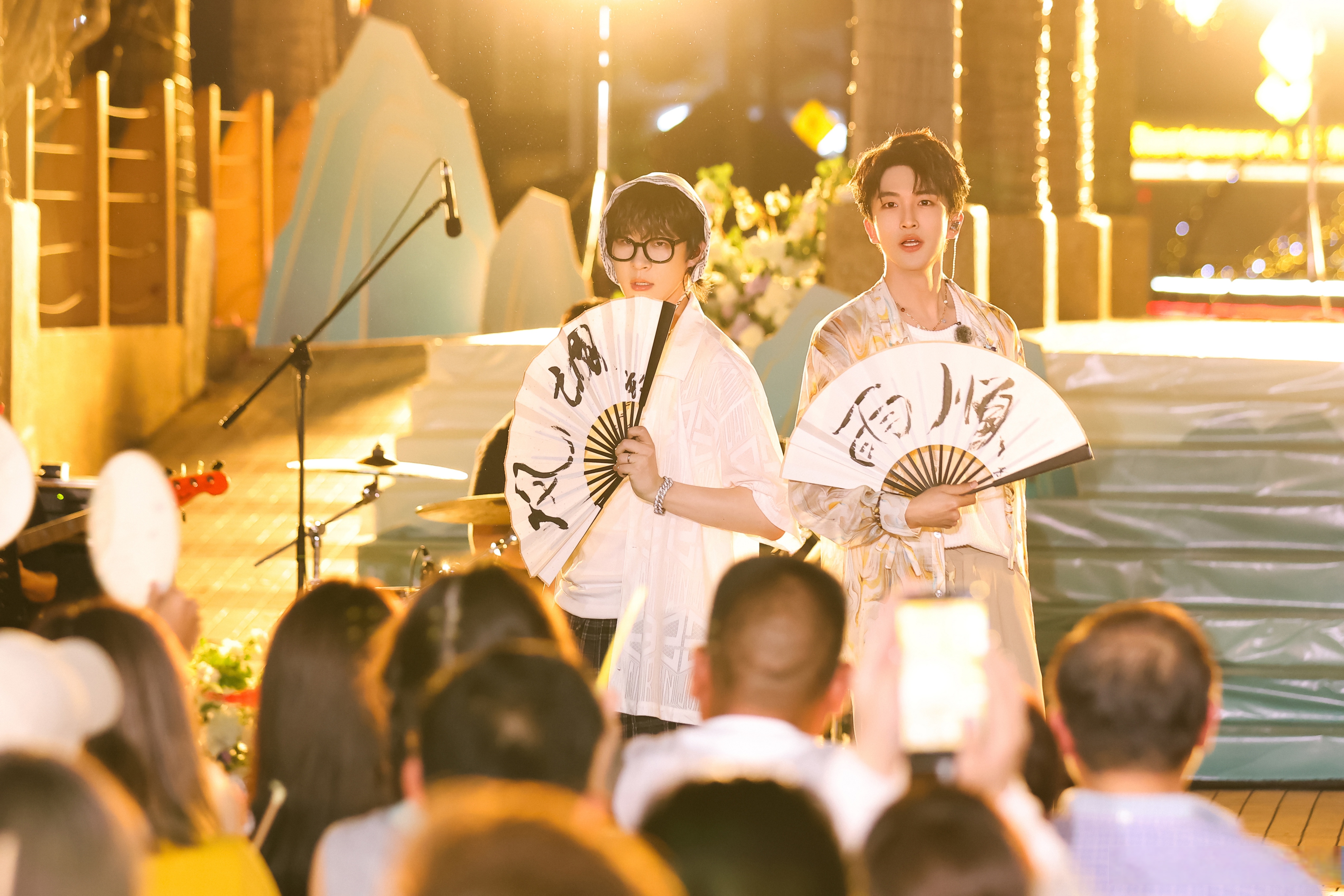 我们在你身旁——艺术学院参加厦门市“我们在你身旁”大型赈灾义演