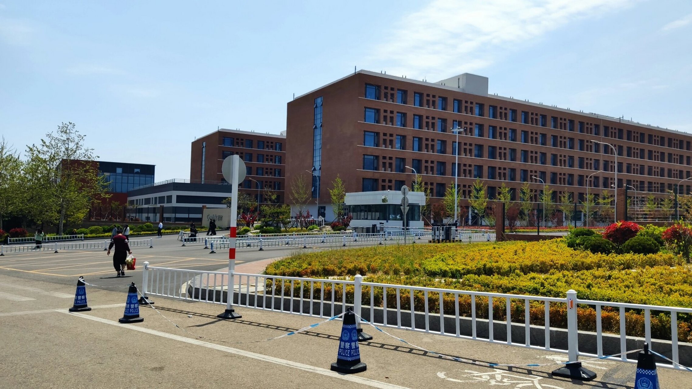 来威海歌尔的人好像太多了,宿舍要改了 从6人间变成8人间,不知道加不