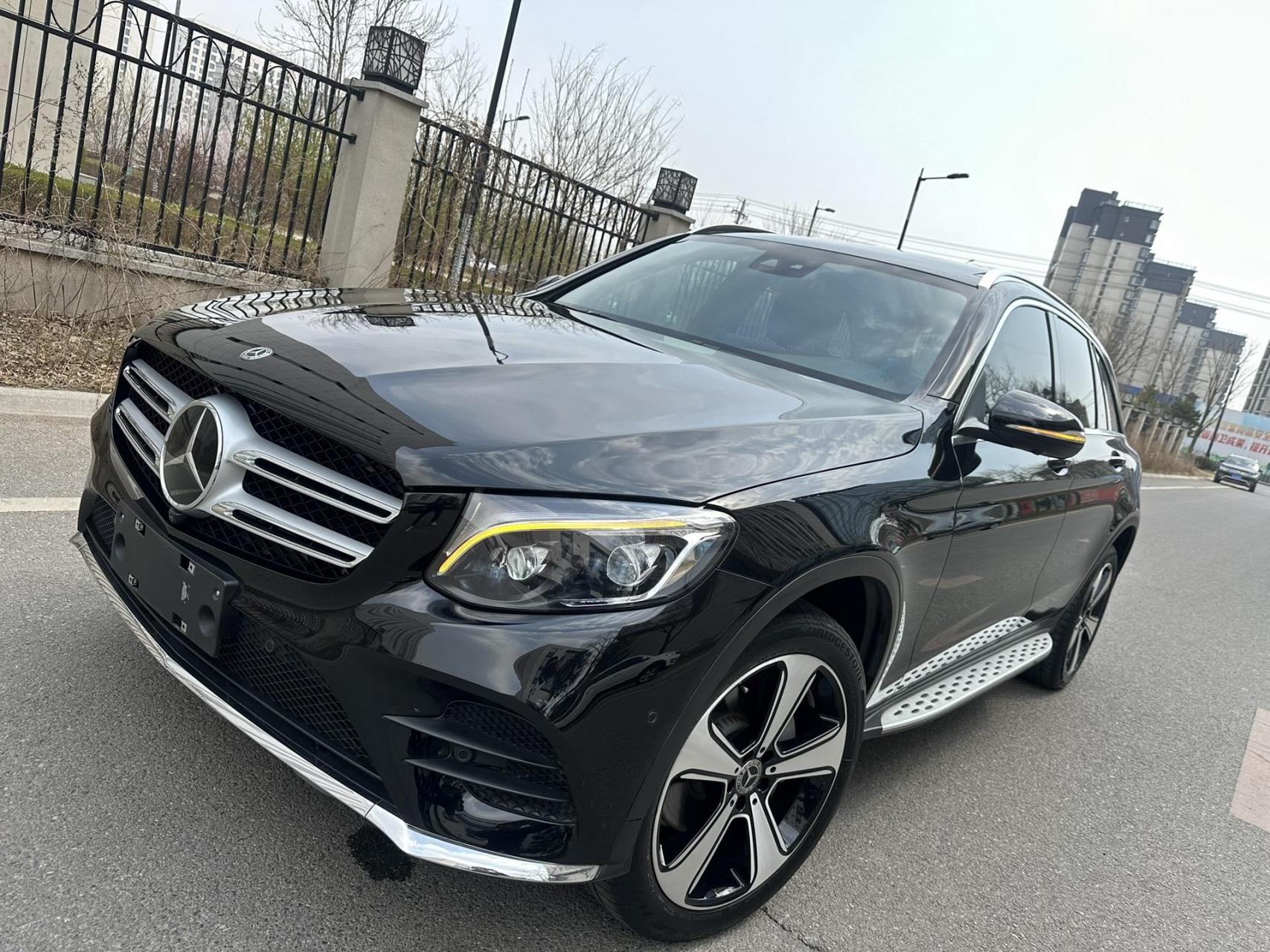 2019年1月登记极品奔驰glc300l 4matic动感型,顶配豪华版,新车裸车56.