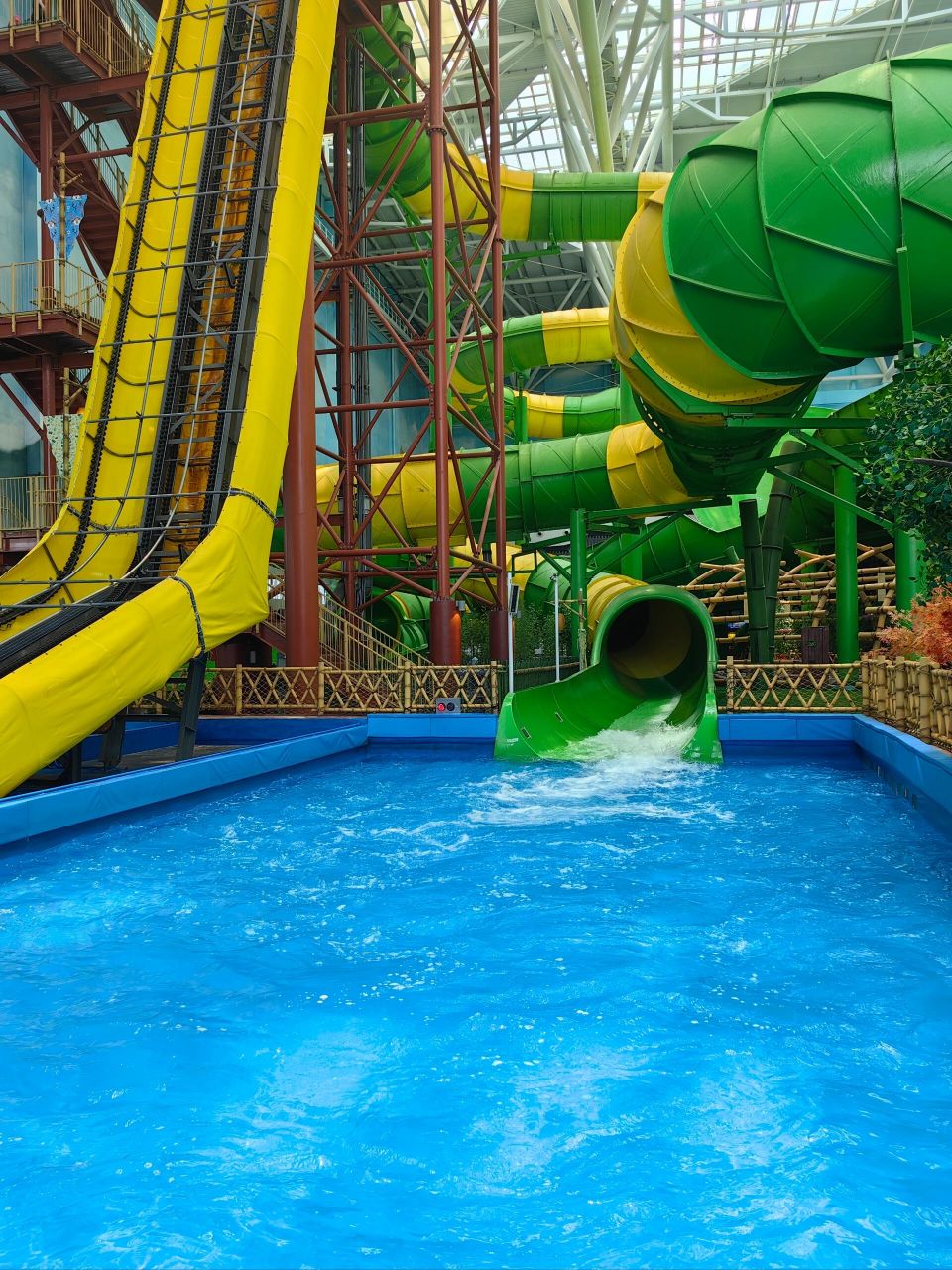 我们提早在抖音上买了融创水世界的早鸟票,找了个工作日直接开到无锡