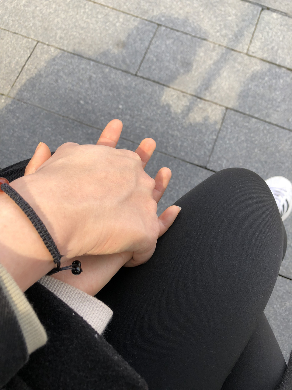 十指紧扣 一定要拍很多很多情侣牵手照片