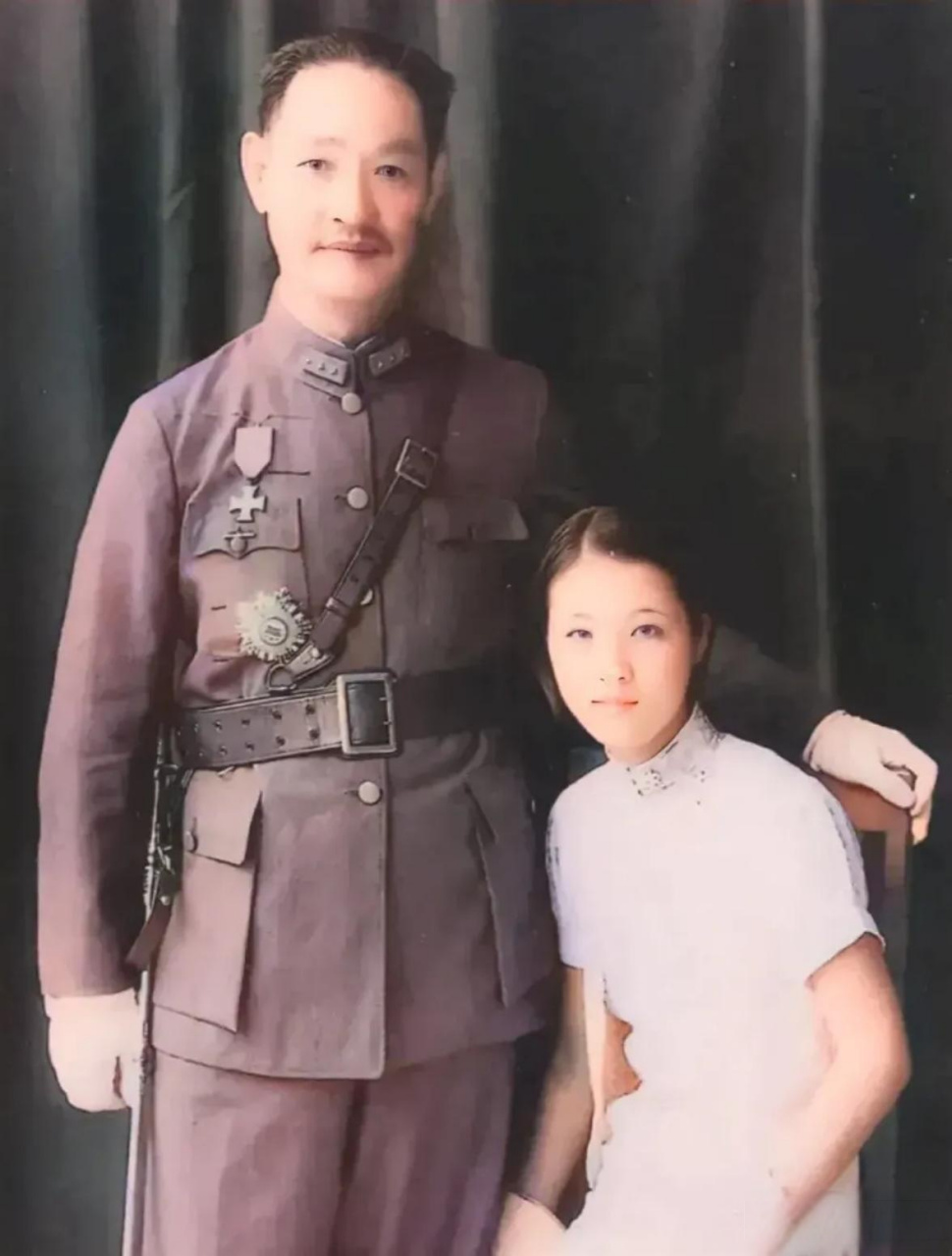 女子叫做郭翼青,当年只有17岁,正值青春豆蔻年华,长的也非常温婉漂亮