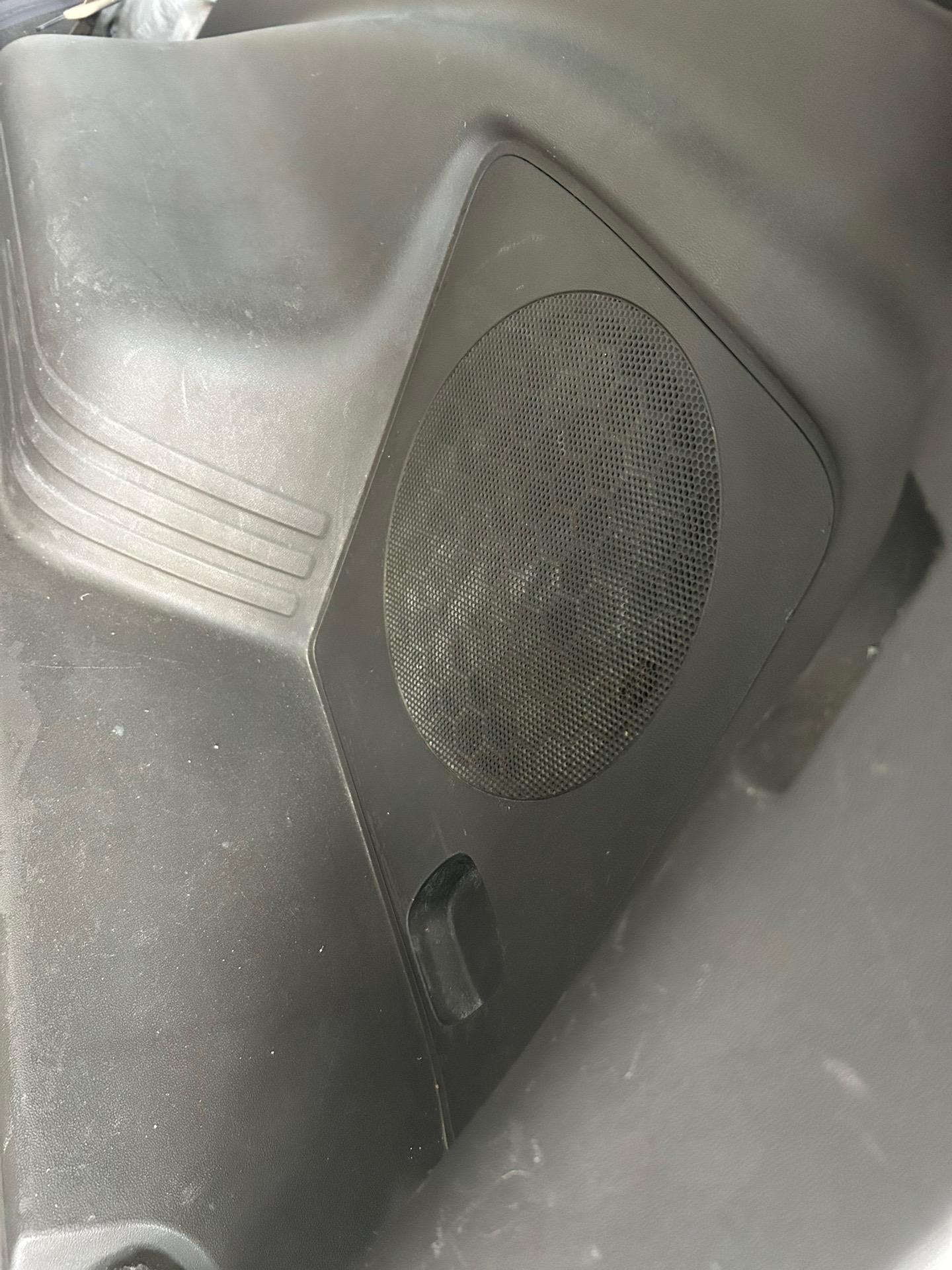 现代ix35原车功放的位置