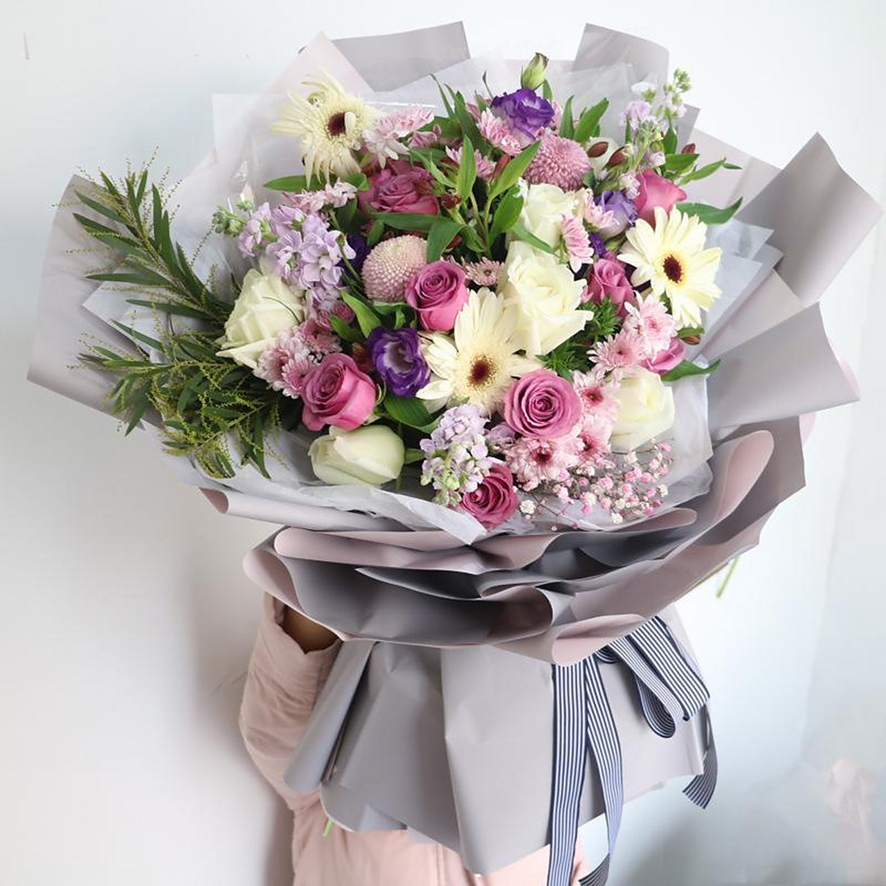 一捧鲜花,祝友友们晚安好梦.  图片来源网络侵删