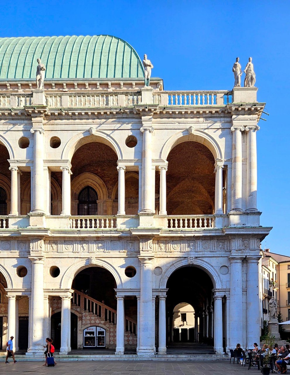 巴西利卡,是16世纪下半叶以维琴察为中心,文艺复兴重要建筑师帕拉第奥