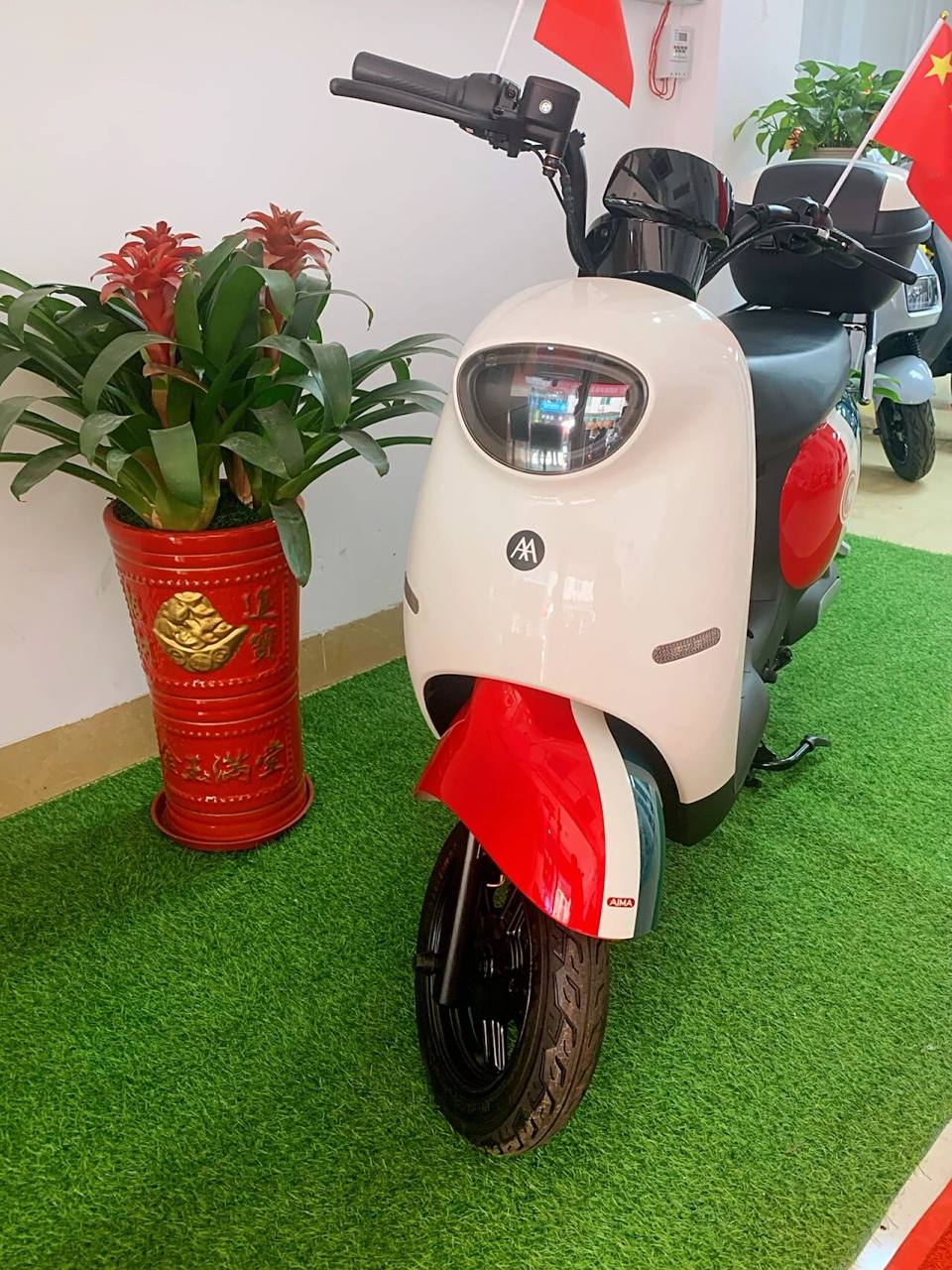 爱玛时尚车型直降千元 热烈祝贺爱玛电动车上市一周年,为回馈新老用户