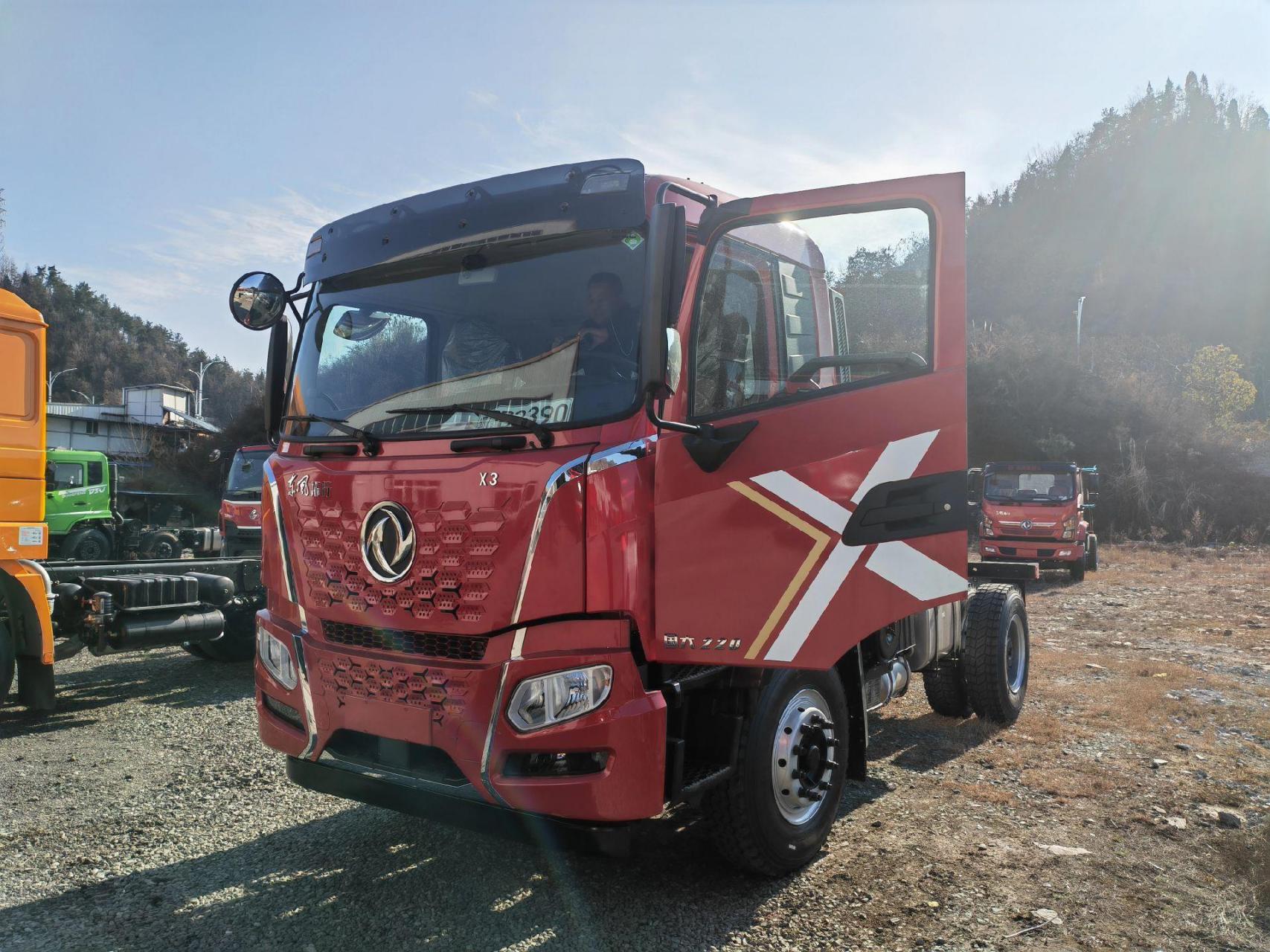 东风拓行Ⅹ3自卸车 玉柴6缸 220马力 法士特 10档 货厢:4.5    4.