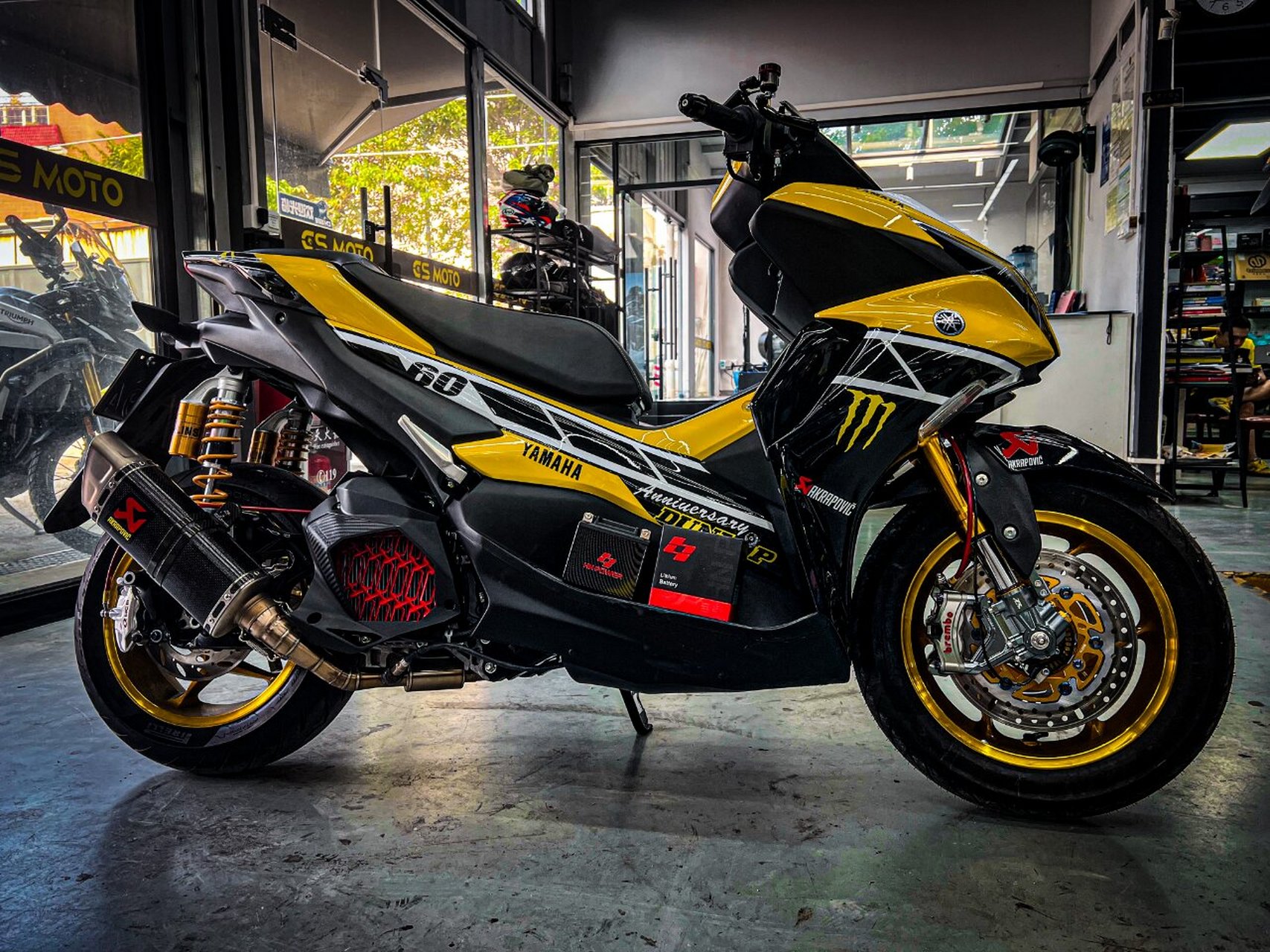 爆改雅马哈nvx155,再装宏能锂电池 爆改雅马哈nvx155,再装宏能锂电池