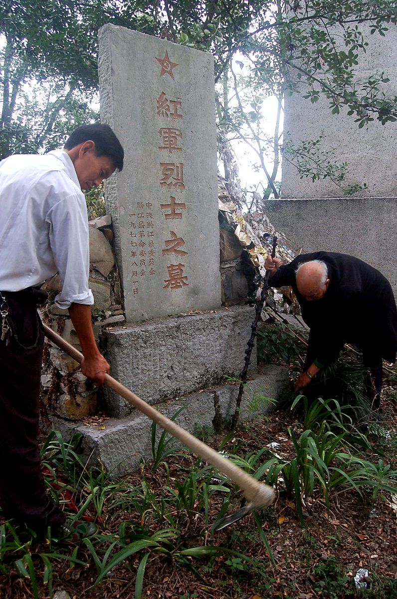 公墓写真重庆红卫兵的女烈士红卫兵墓地摄影重庆红卫兵墓园杨尚昆陵园