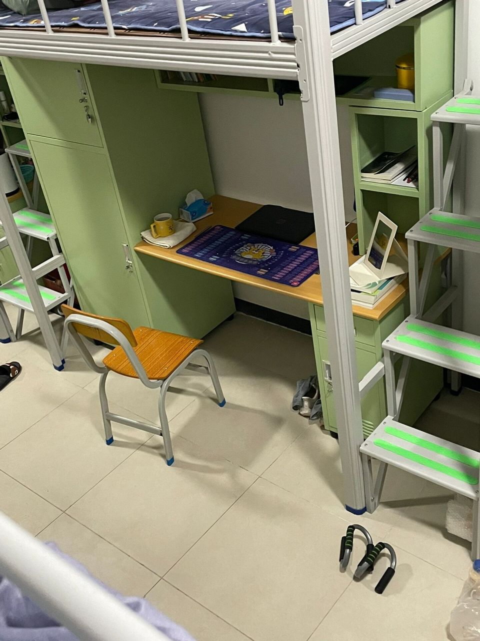 罗定职业技术学院 新校区上床下桌,宿舍有空调,有洗衣房,有独立阳台