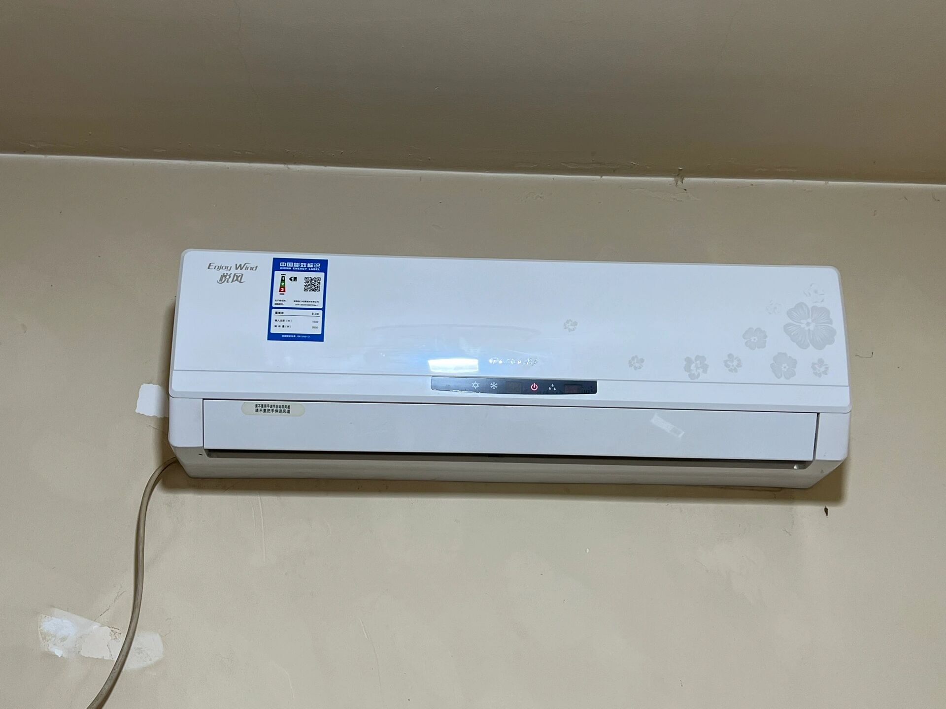 出二手格力1.5匹悦风空调挂机