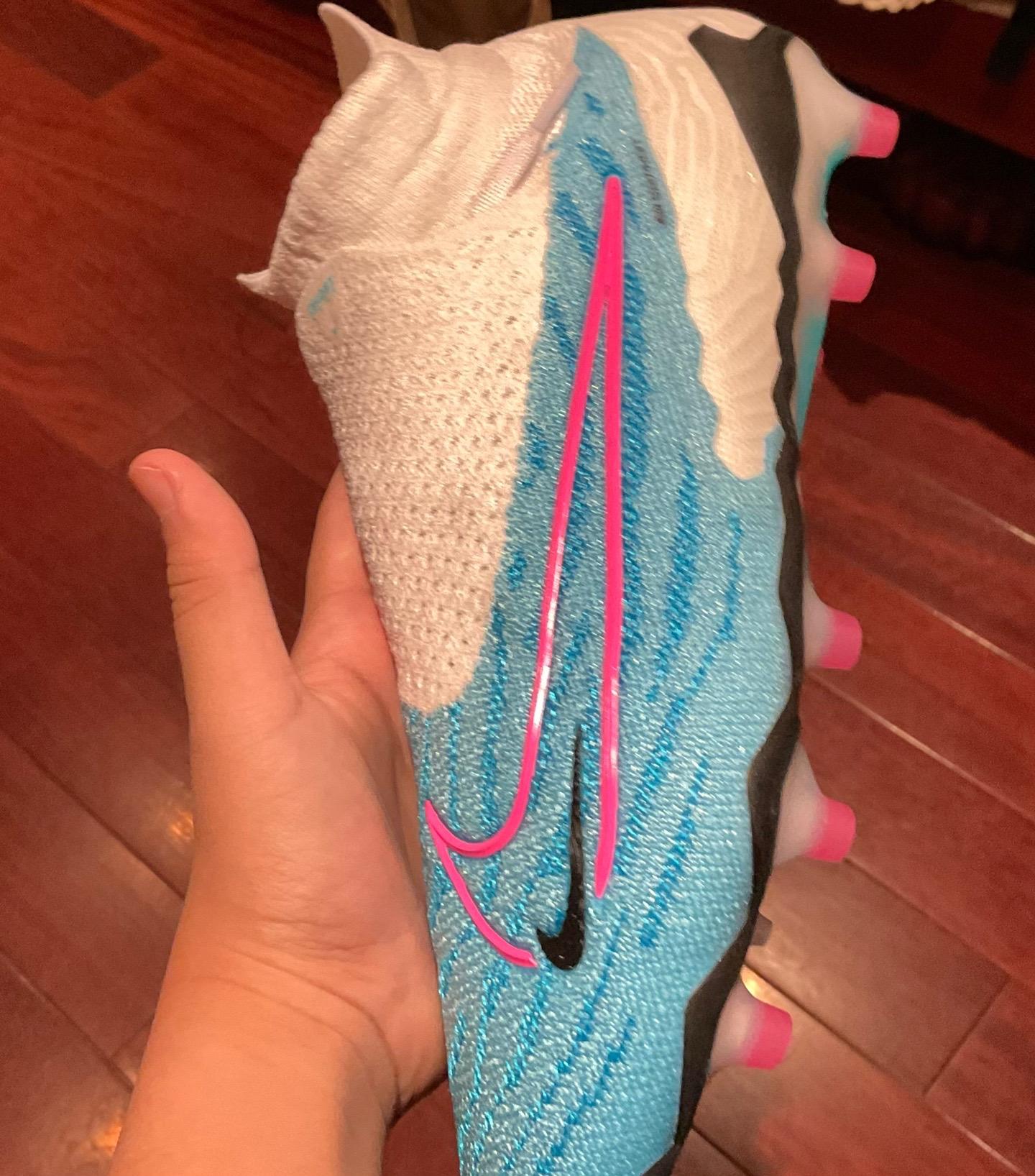 这双phantom gx是我在刚发布的时候从nike实体店购入的今天就给大家
