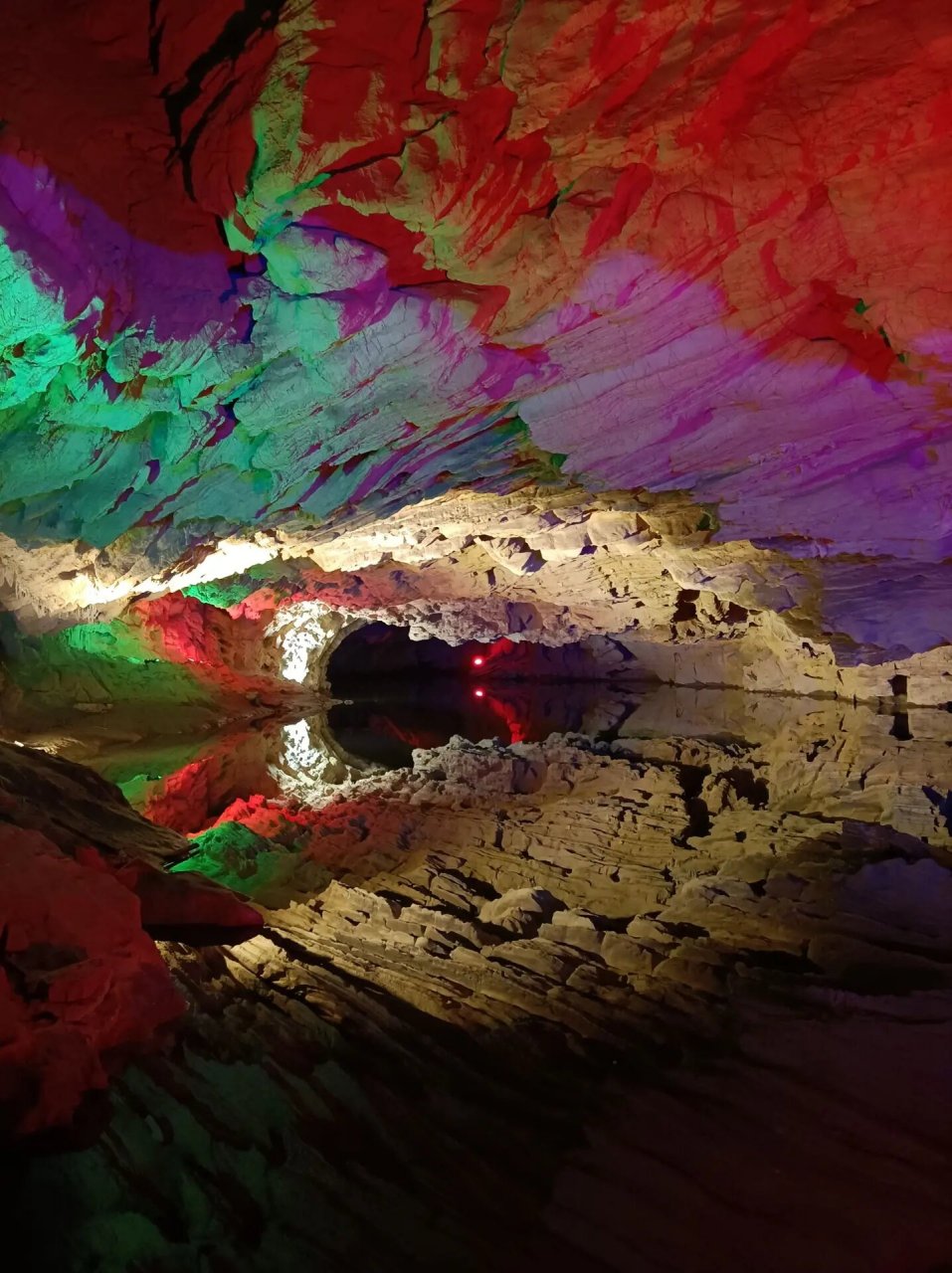 凤凰古城:外景推荐之 (奇梁洞) 奇梁洞位于凤凰古城以北的奇梁桥乡