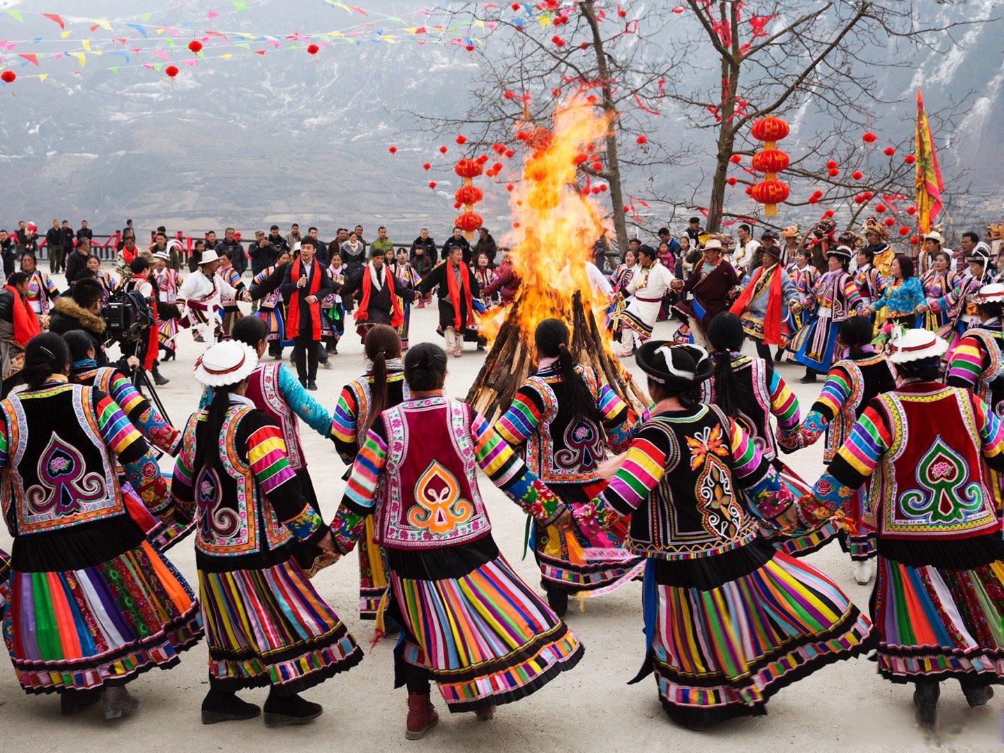 融合羌族节日领歌节九寨沟藏族风情图片四川民族融合现象羌族篝火晚会