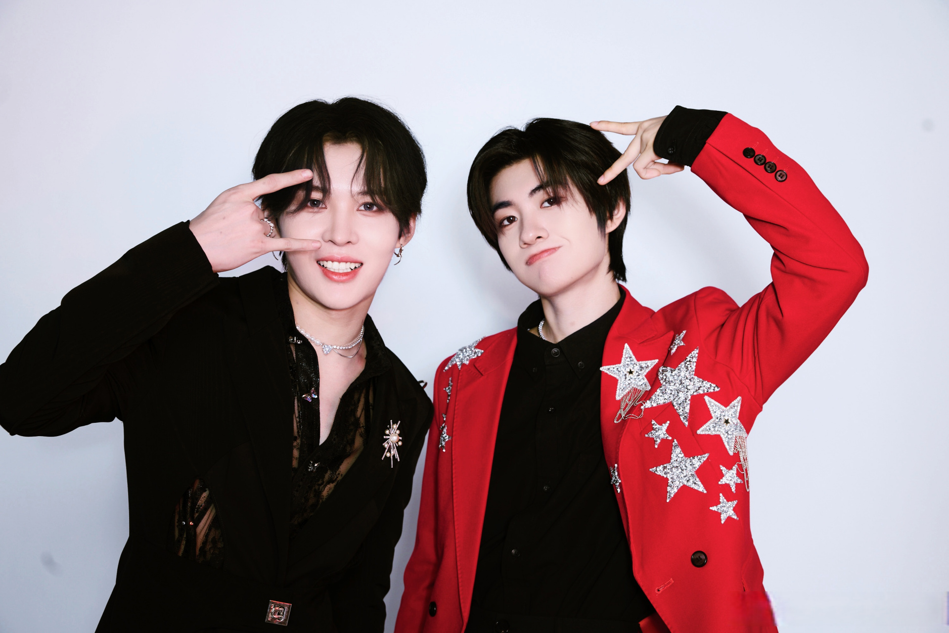 enone超话#春节搭子##红红火火闹新春#  大年初二,新岁维祺,幸福在侧.