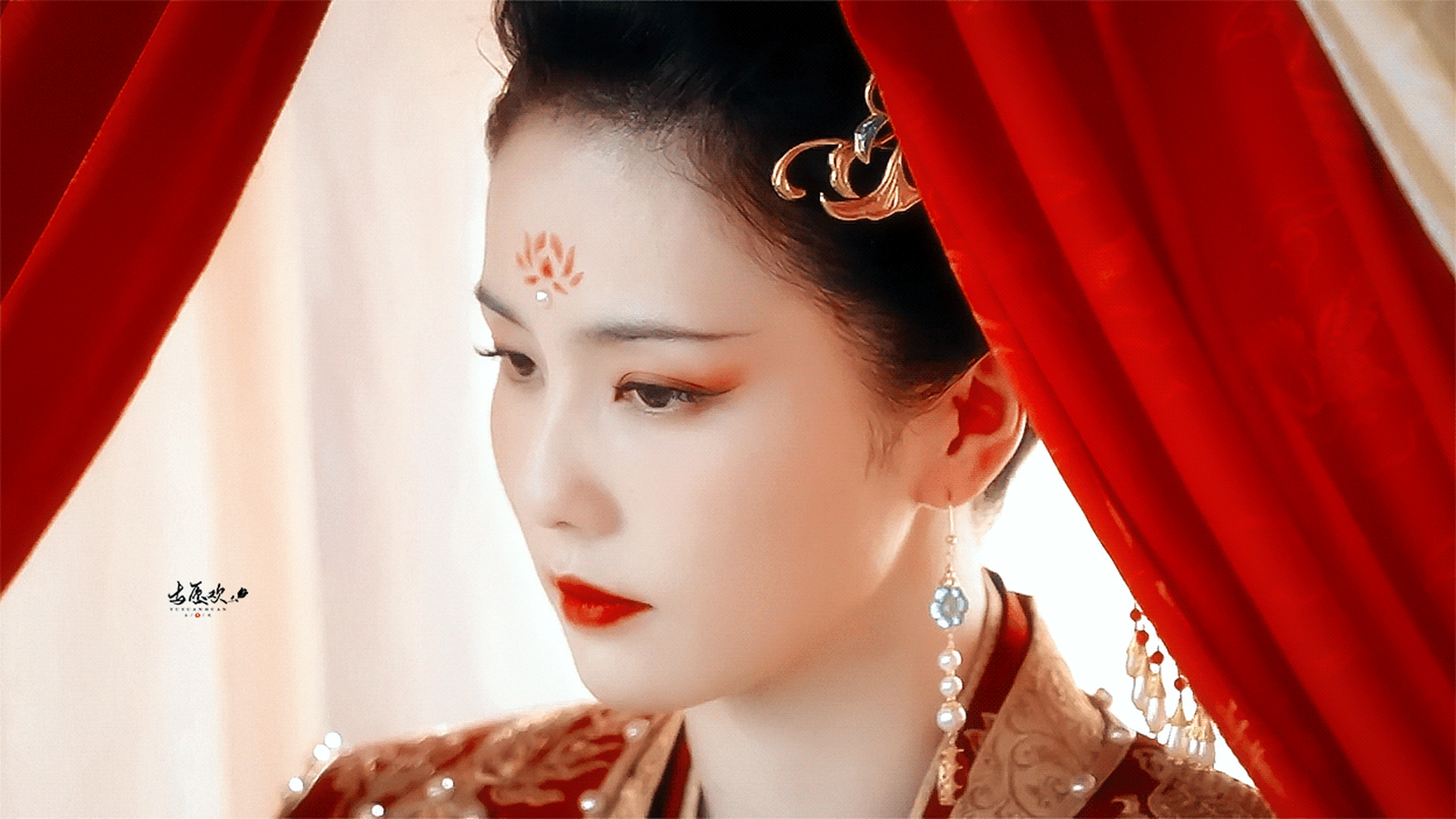 鞠婧祎演恶女vs白鹿演恶女,一个用微笑演绎,一个用眼神演绎