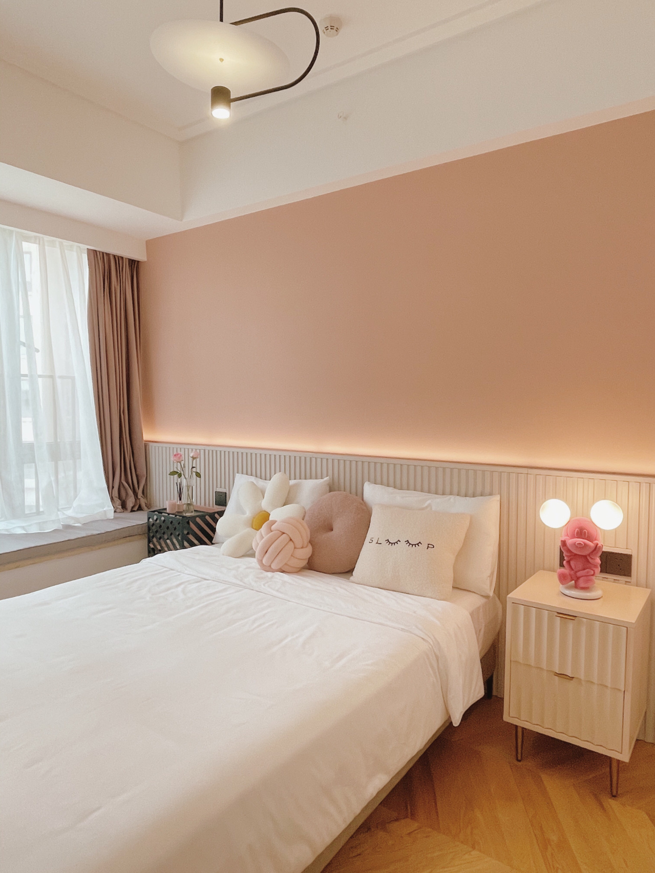 装修效果图2025新款图片装修女孩儿卧室用什么漆最适合卧室的墙面颜色