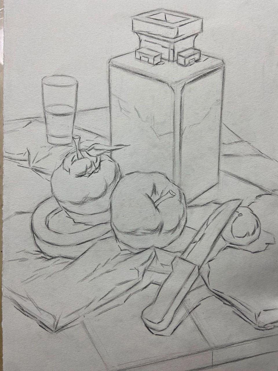 构图  起形 定位置(注意物体透视,物与物之间的前后空间关系) 2.