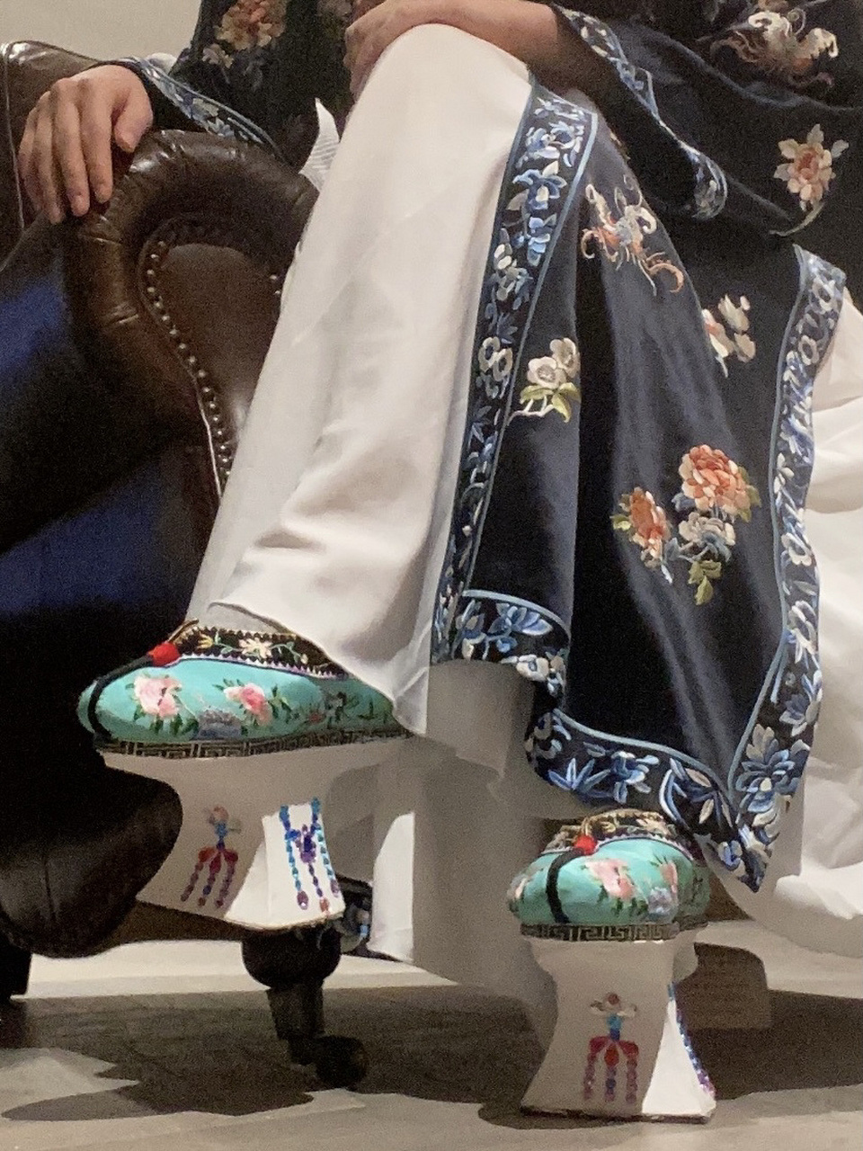 被老外藏家追着问的中式"高跟鞋"花盆底鞋 96最近刚刚结束拍卖太累