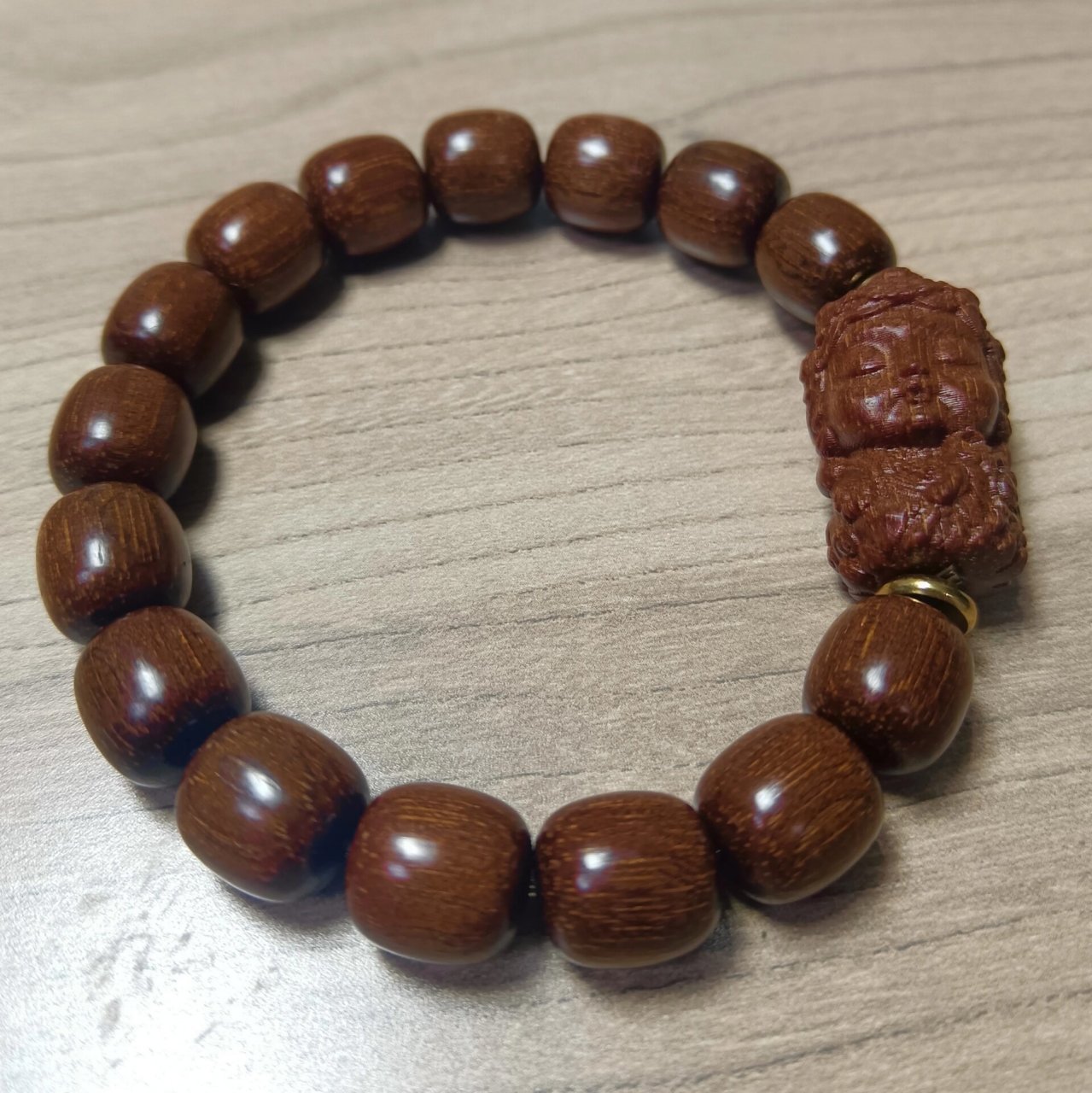唯一可盘玩的沉香-巴布亚贡木沉香 巴布亚贡木沉香为高油性淡香硬木