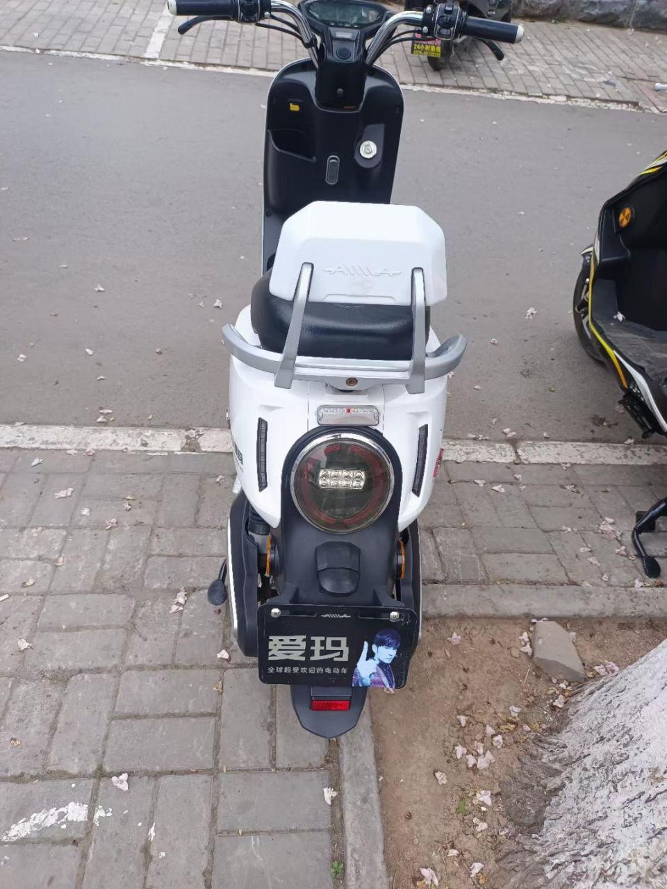急售,2021年6月份爱玛电动车新款,高配,超低价出售