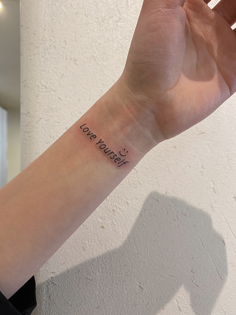 yatta tattoo|手腕清新字母与笑脸纹身 手腕处适合纹简单的字母 加一