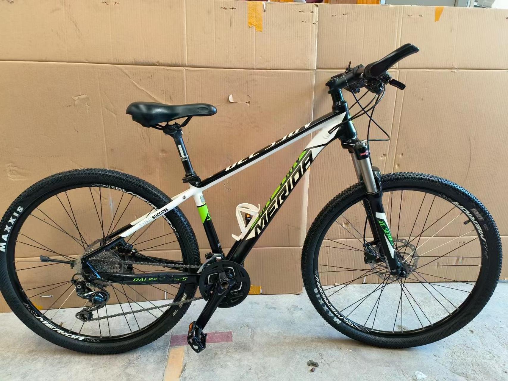 美利达战神730,前后双油碟30速,气庒前叉带线空锁死,车架15寸,成色很