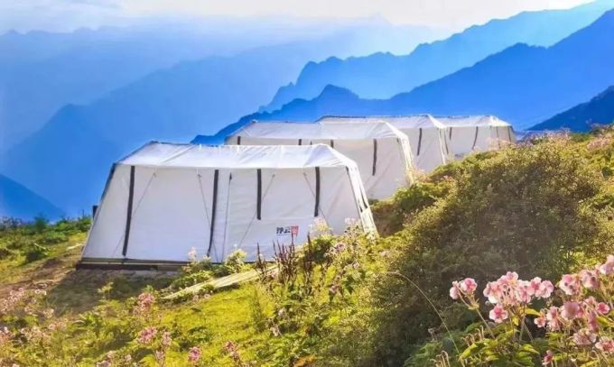 四川阿坝州浮云牧场不放牛羊只牧浮云