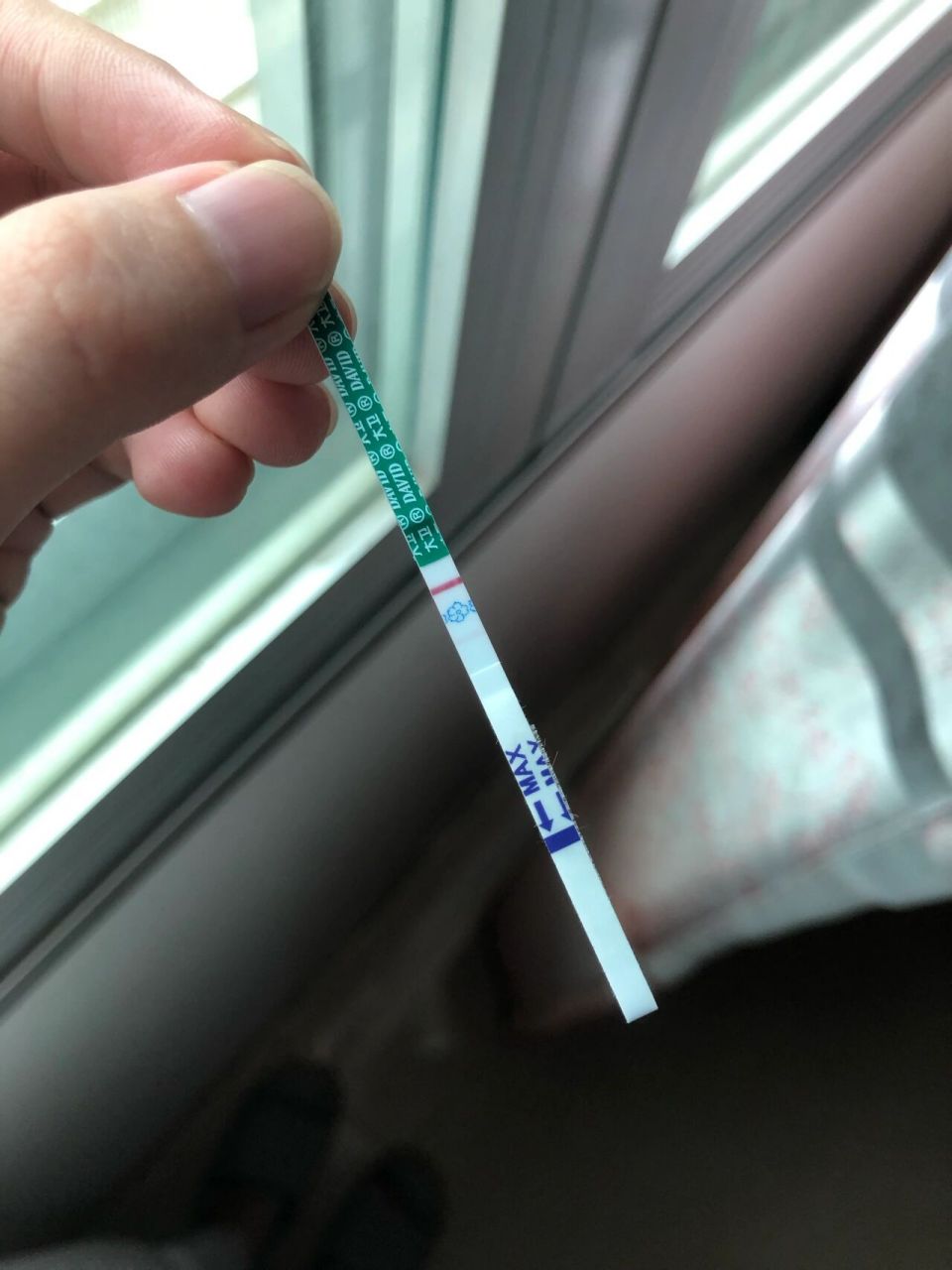 早孕试纸一深一浅有褐色分泌物 末次月经10.26,11.