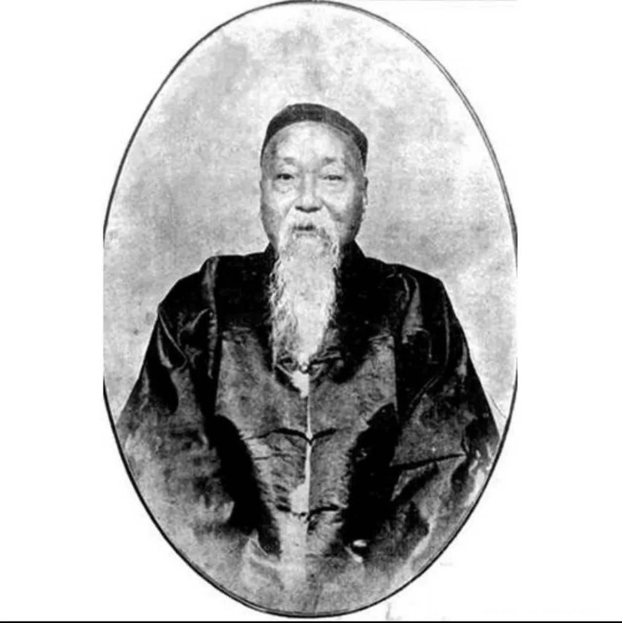 "老妈子打量了段芝贵一下,然后捂嘴笑了起来:"他的外貌还不错.