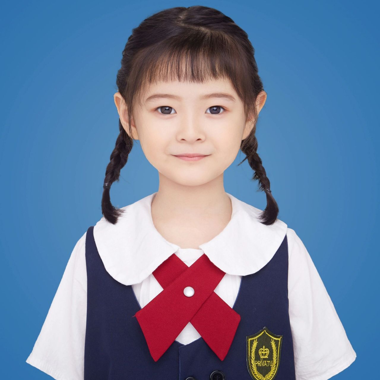 儿童证件照背景颜色用途分别在这些地方: 7215白色:适用于大多数