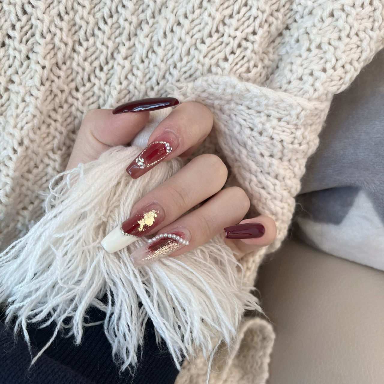 美甲款式/新年战甲/酒红色长款美甲 新年美甲当然是红色最显白啦冬天