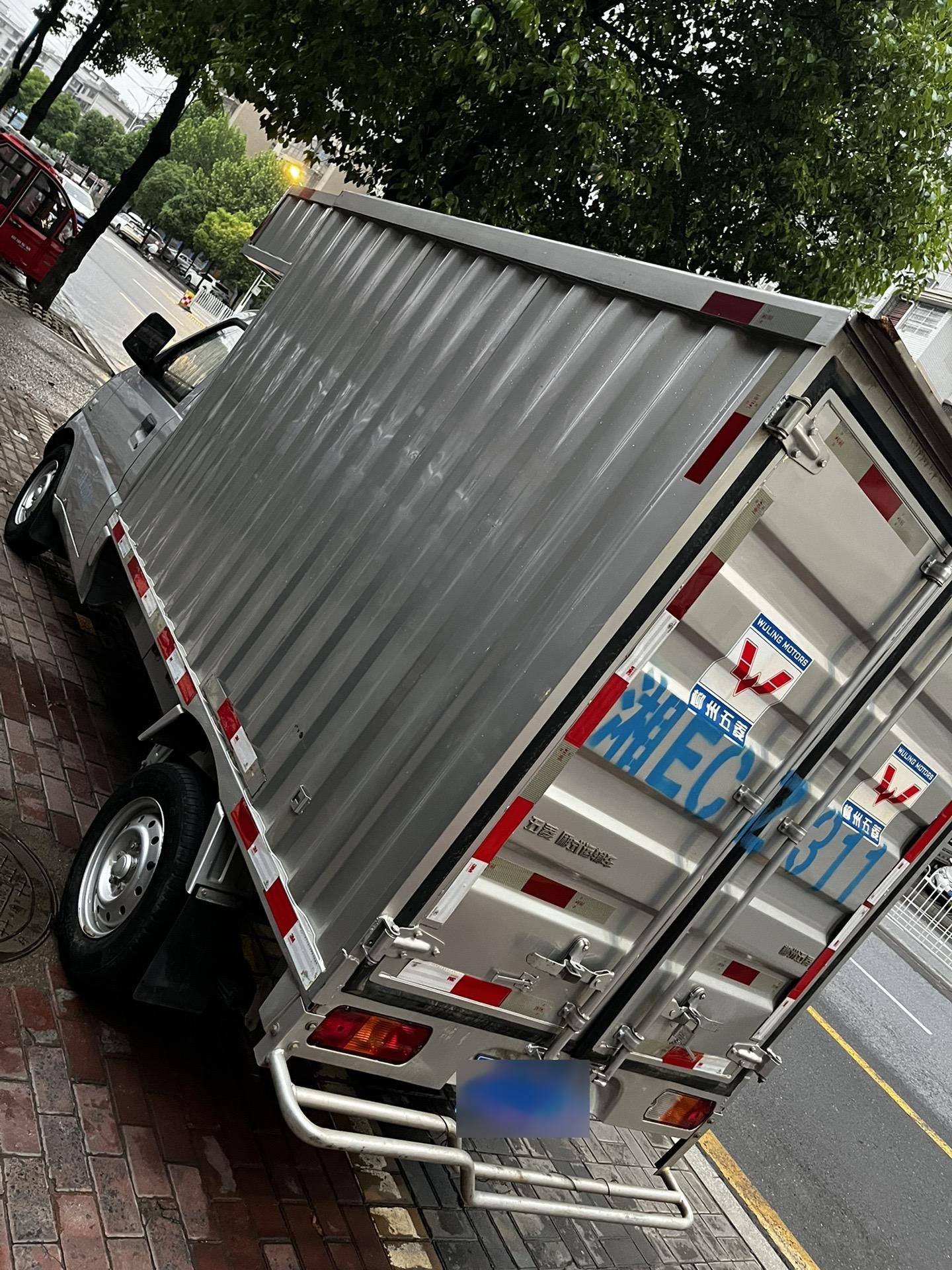 19年,五菱荣光小卡厢式,2米8内空,原版油漆,3万公里,配置齐全,只手