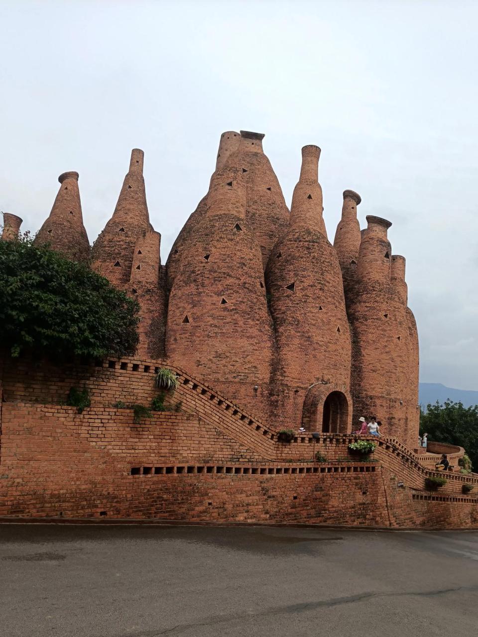 东风韵艺术小镇,一个很艺术的的商业街,60元门票 20元观光车(可以不