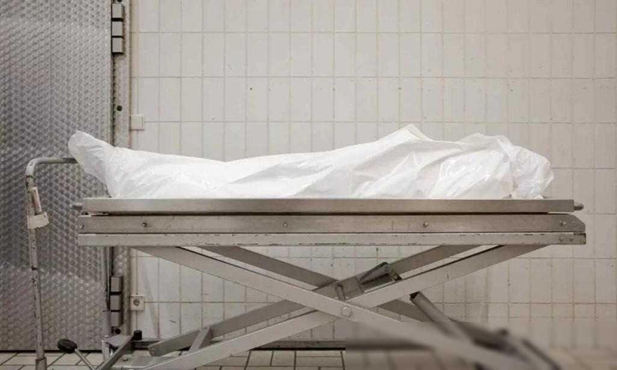 当电梯成为通往死亡的车厢,社区居民纷纷站在伦理与传统的交叉路口