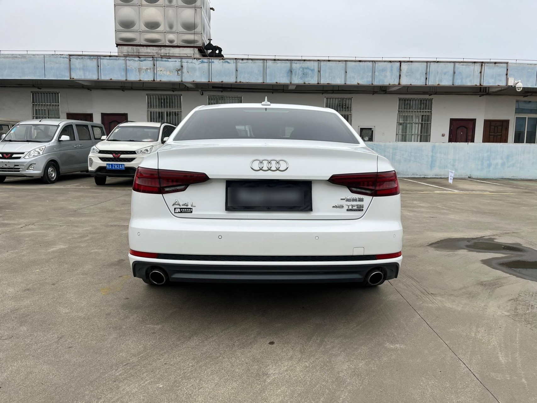 【车辆款型】奥迪a4l 2018款 30周年年型 45 tfsi quattro 个性运动版