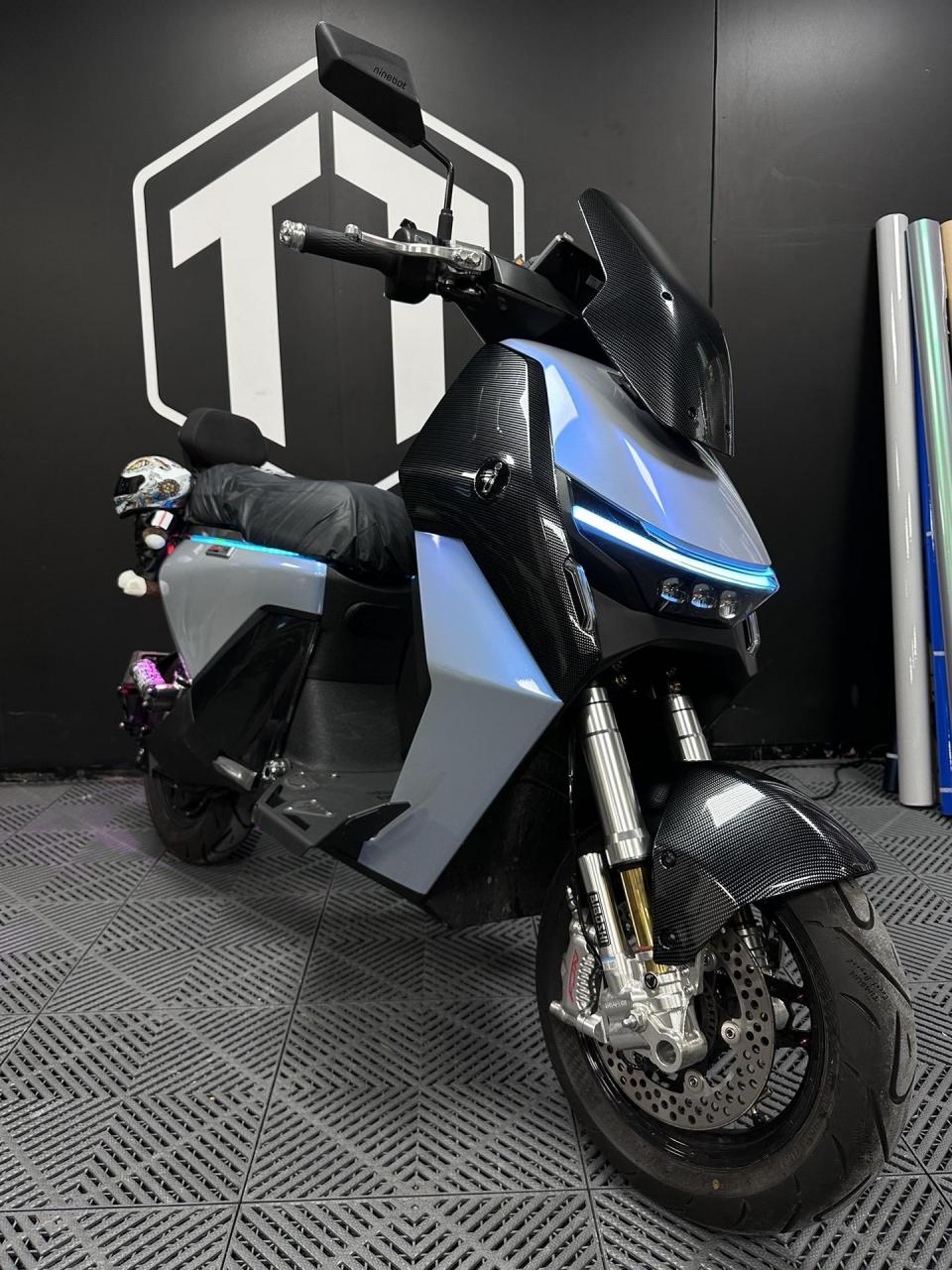 梦幻岩石灰九号电动 改色膜 tt车膜