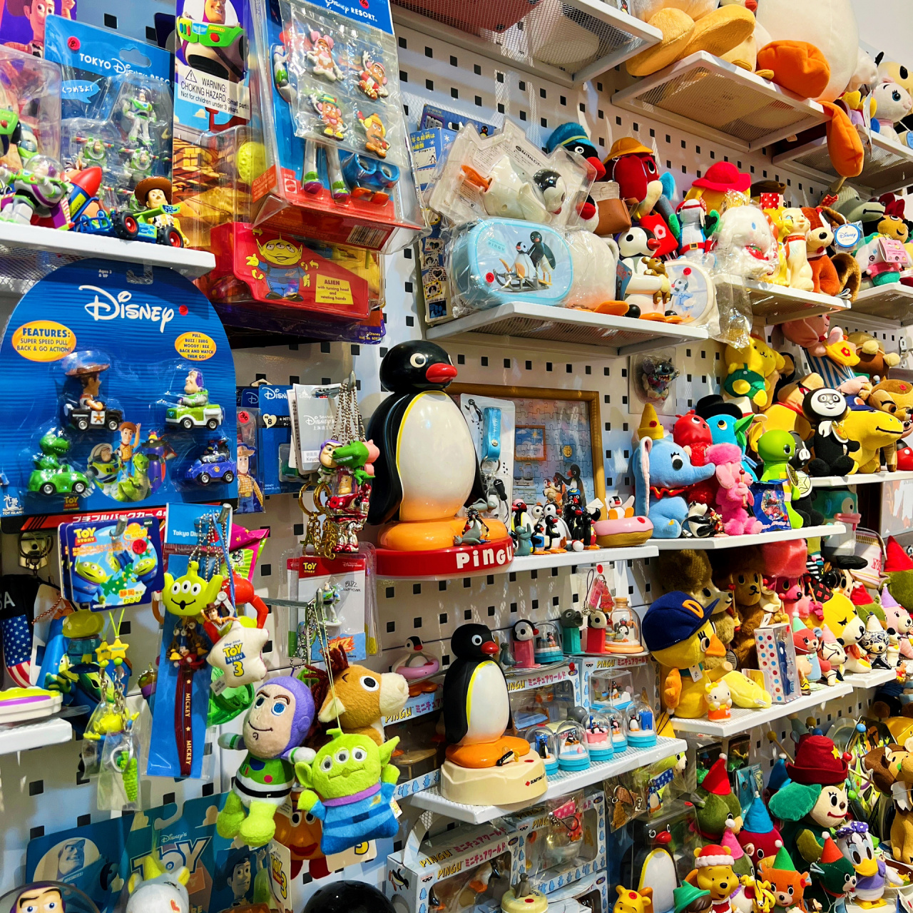 上海中古玩具店 具体位置在:黄浦区百米香榭2楼 两个中古玩具店很容易