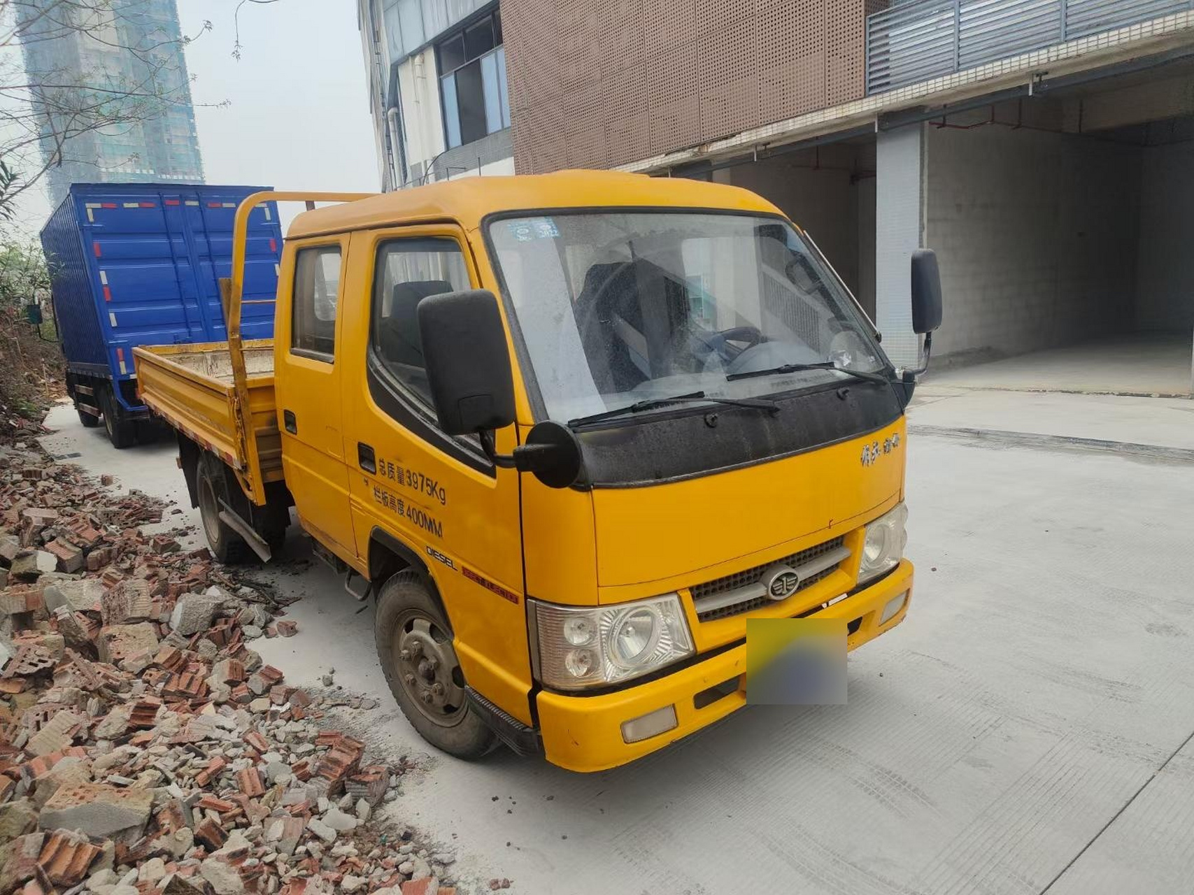 刚到14年6月一汽解放大双排,车斗长3米3,宽2米,490柴油动力,车况原版