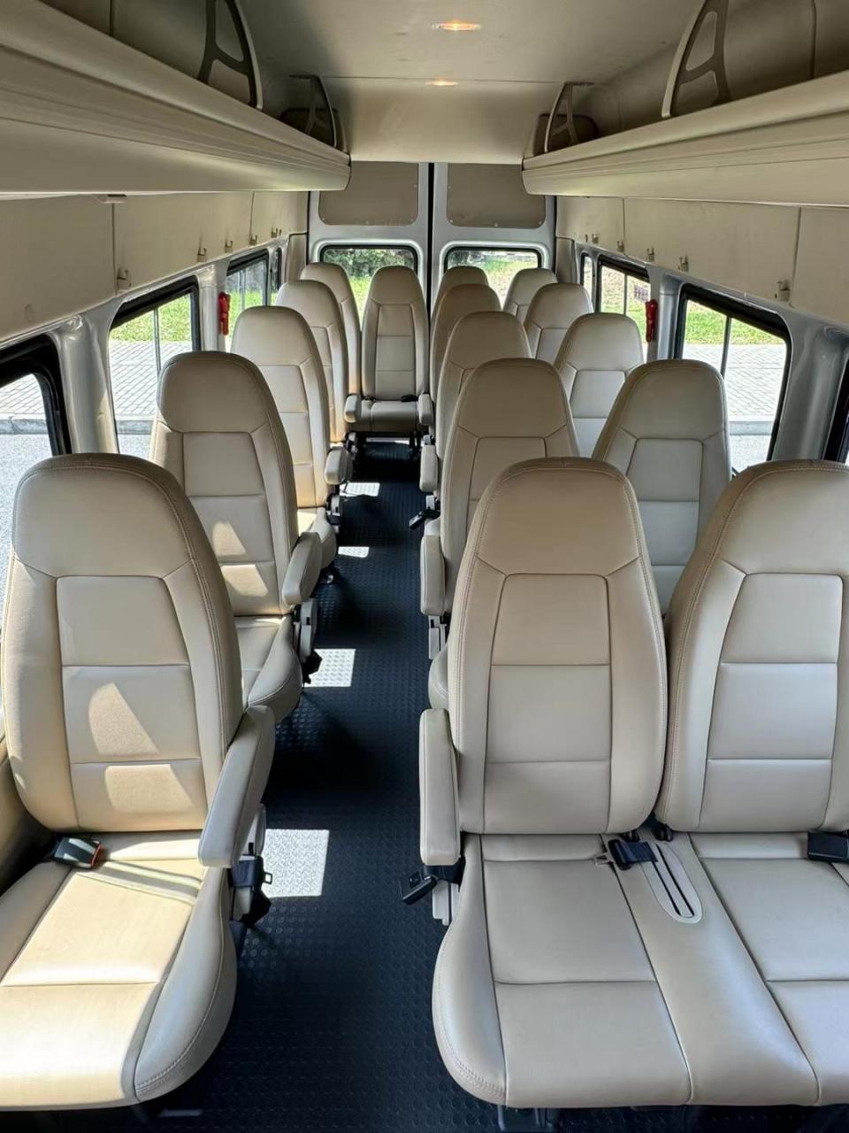 19年3月上牌,福特新世代全顺,高顶17座,非营运,国五排放,极品车况!