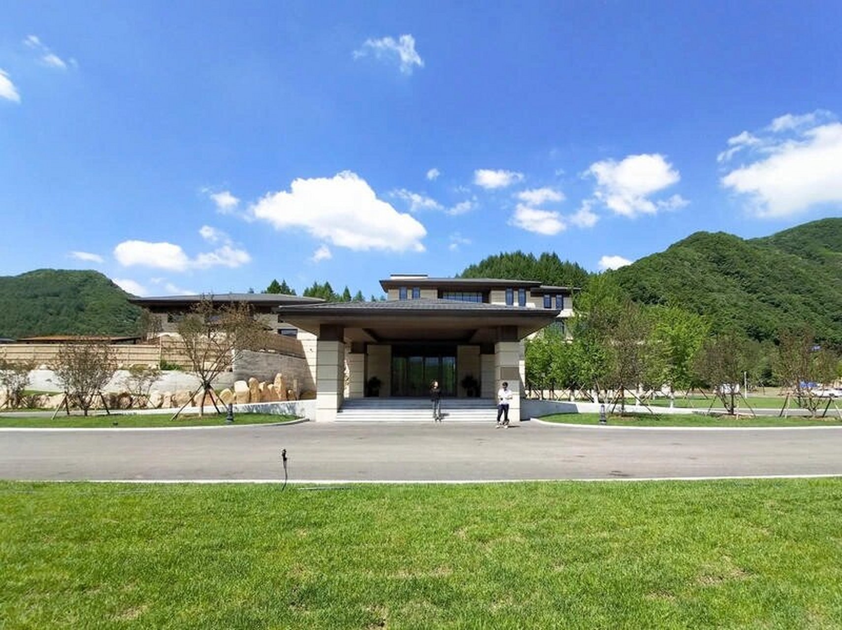 今天给薯宝们推荐本溪花溪沐温泉7615 花溪沐温泉度假村位于本溪