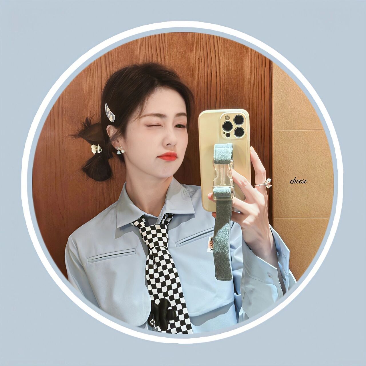 白鹿赵露思圆框头像