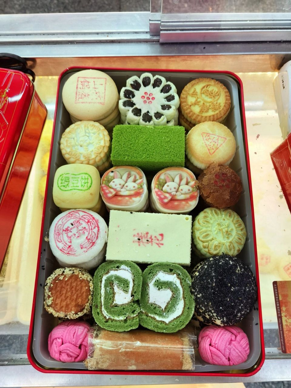 北京稻香村-点心匣子 这一盒糕点是我自己装的,最近店里太忙了,都腾不