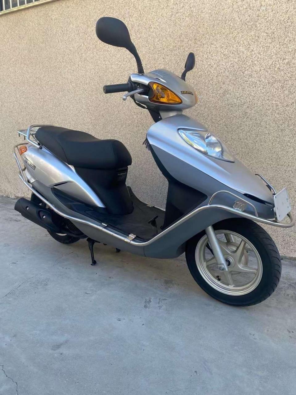 wh125t-3a五羊本田国二佳颖,安全行驶4800公里,原脚刹,带两把钥匙97