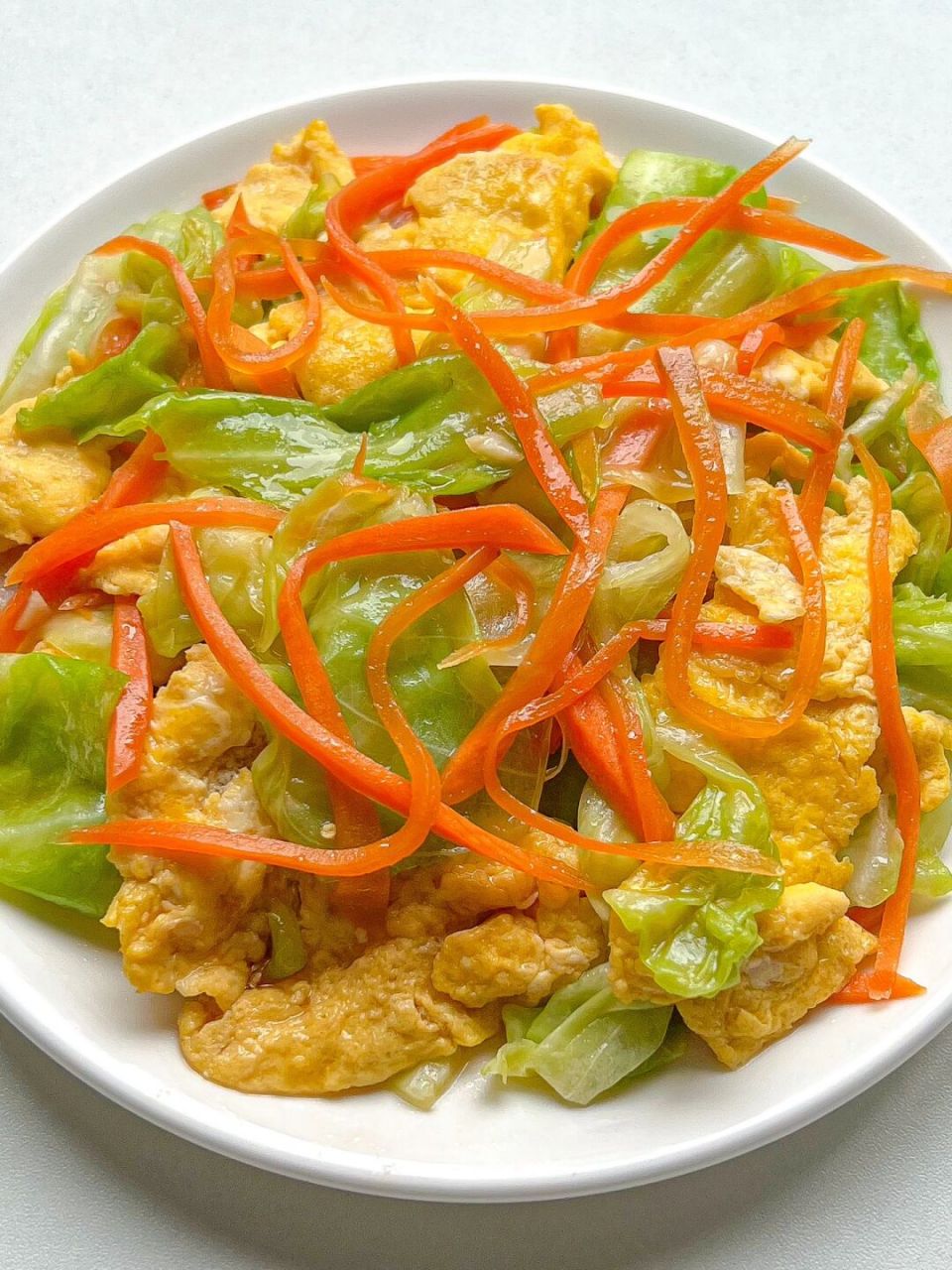 几分钟get一道低脂低卡炒菜 超级好吃的包菜胡萝卜炒鸡蛋,营养丰富